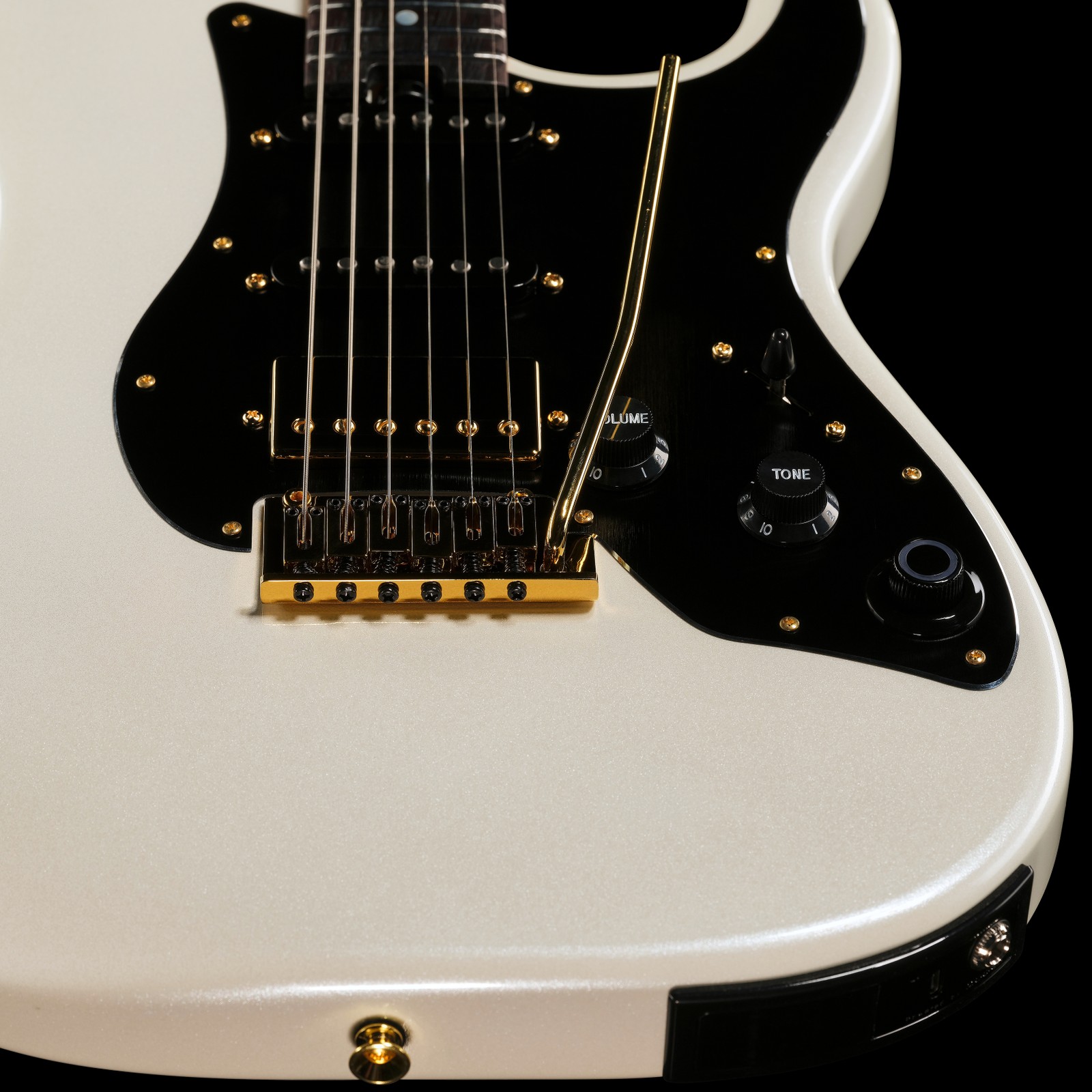 Mooer GTRS Guitars Standard 900 W PW mit zwei Singlecoils und einem Humbucker