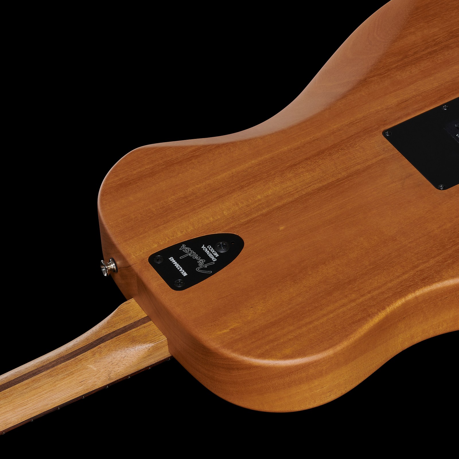 Verschraubter Hals auf der Rückseite der Fender Highway Dreadnought MAH