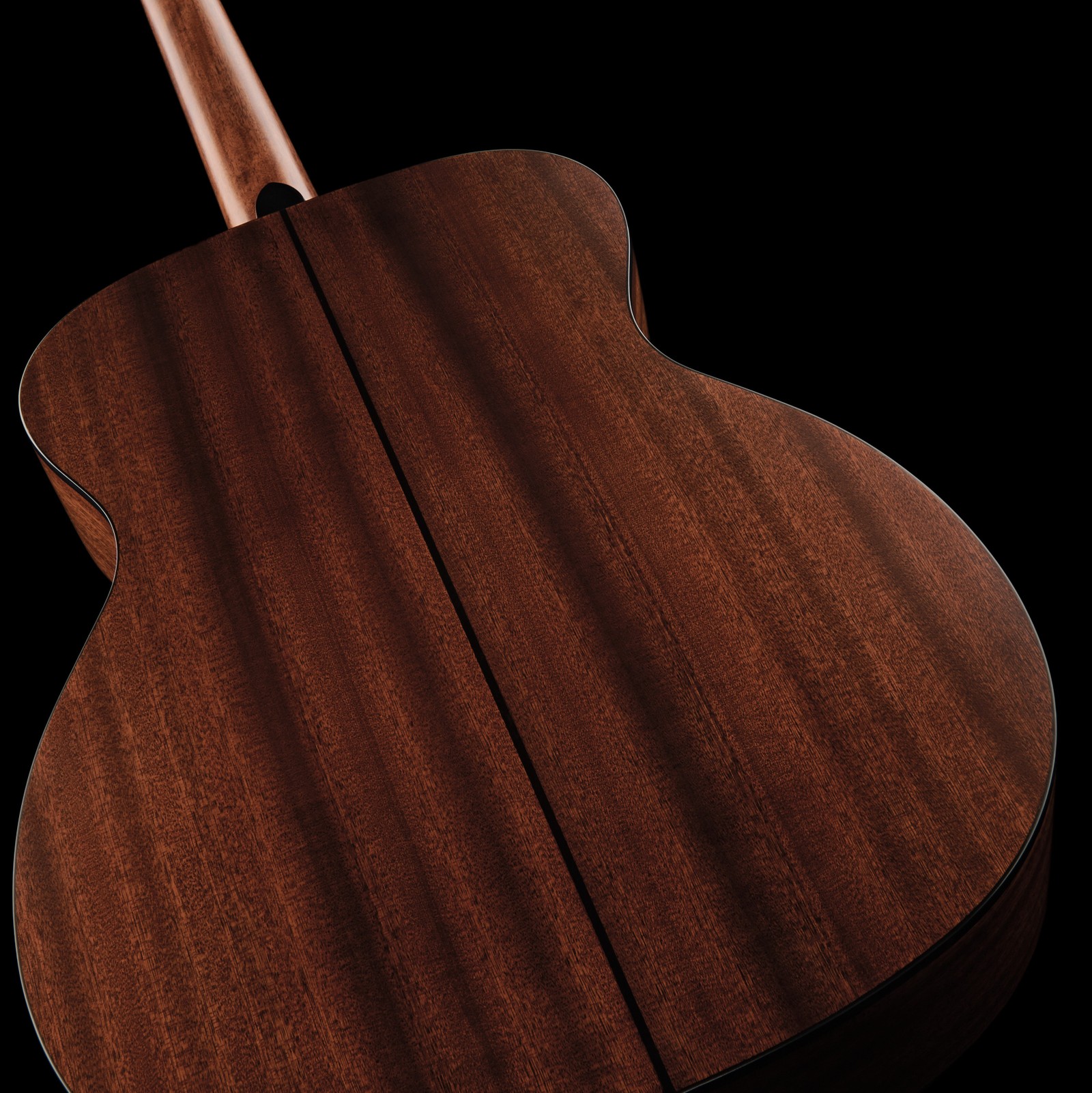 Sapele mahogany back on the Harley Benton CLA-16S acoustic guitar