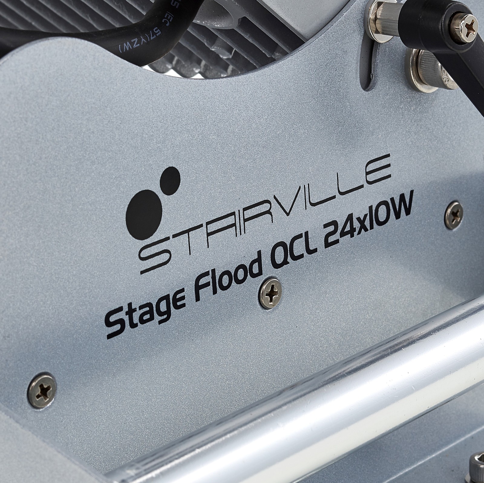 Logo Stairville sur le côté du projecteur