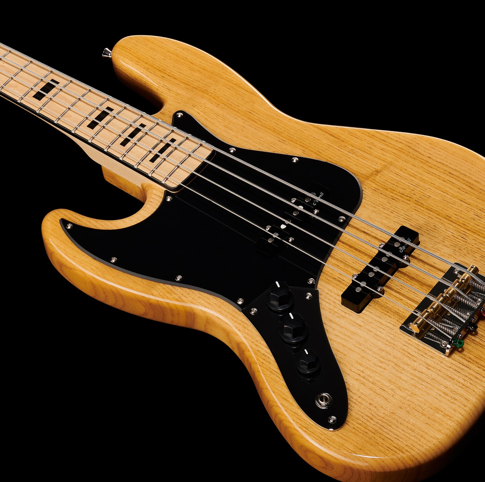 Esche Korpus und zwei Singlecoils am Harley Benton JB-75MN LH NA Vintage Series