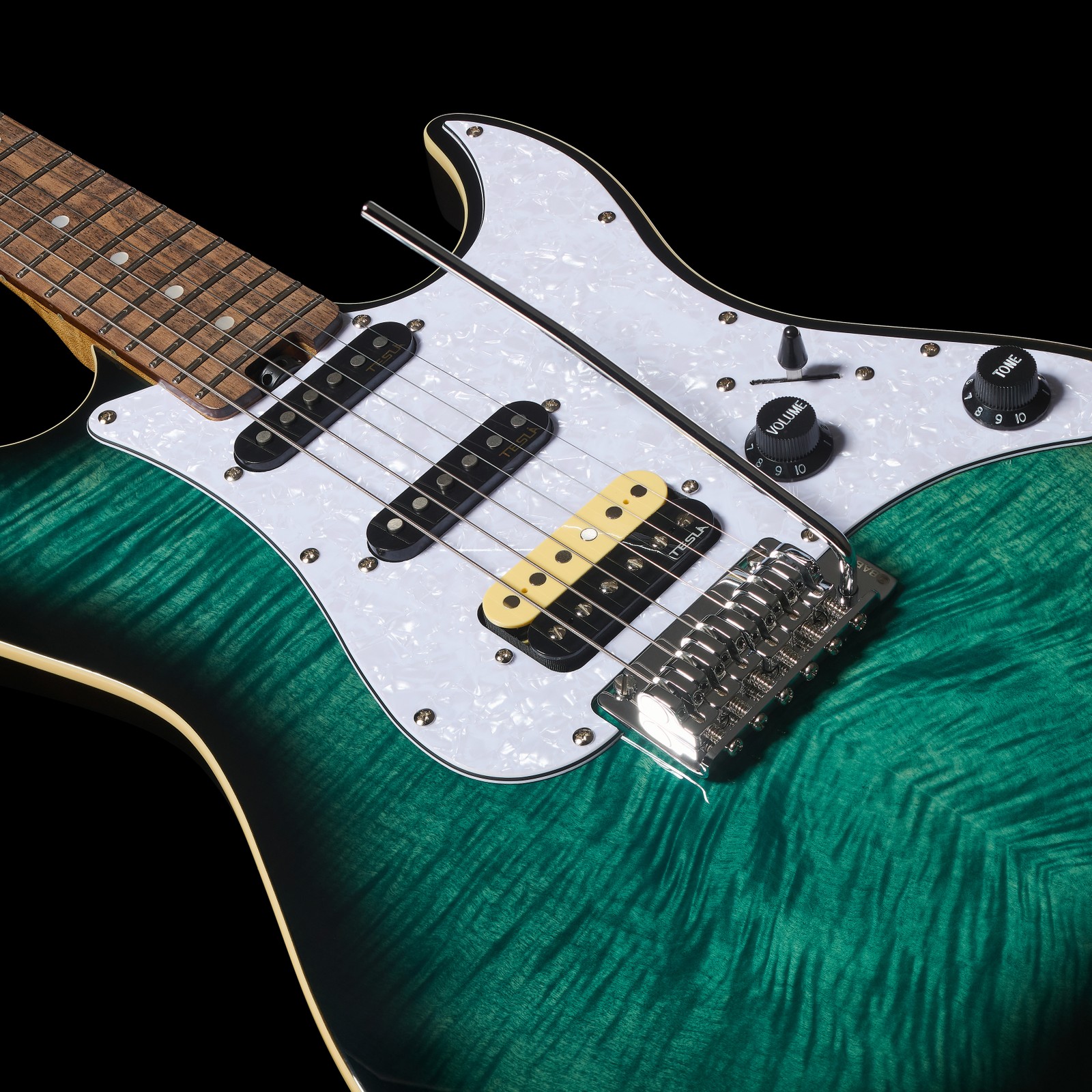 Humbucker und Singlecoils auf der Harley Benton ST-Modern Plus HSS FBLB