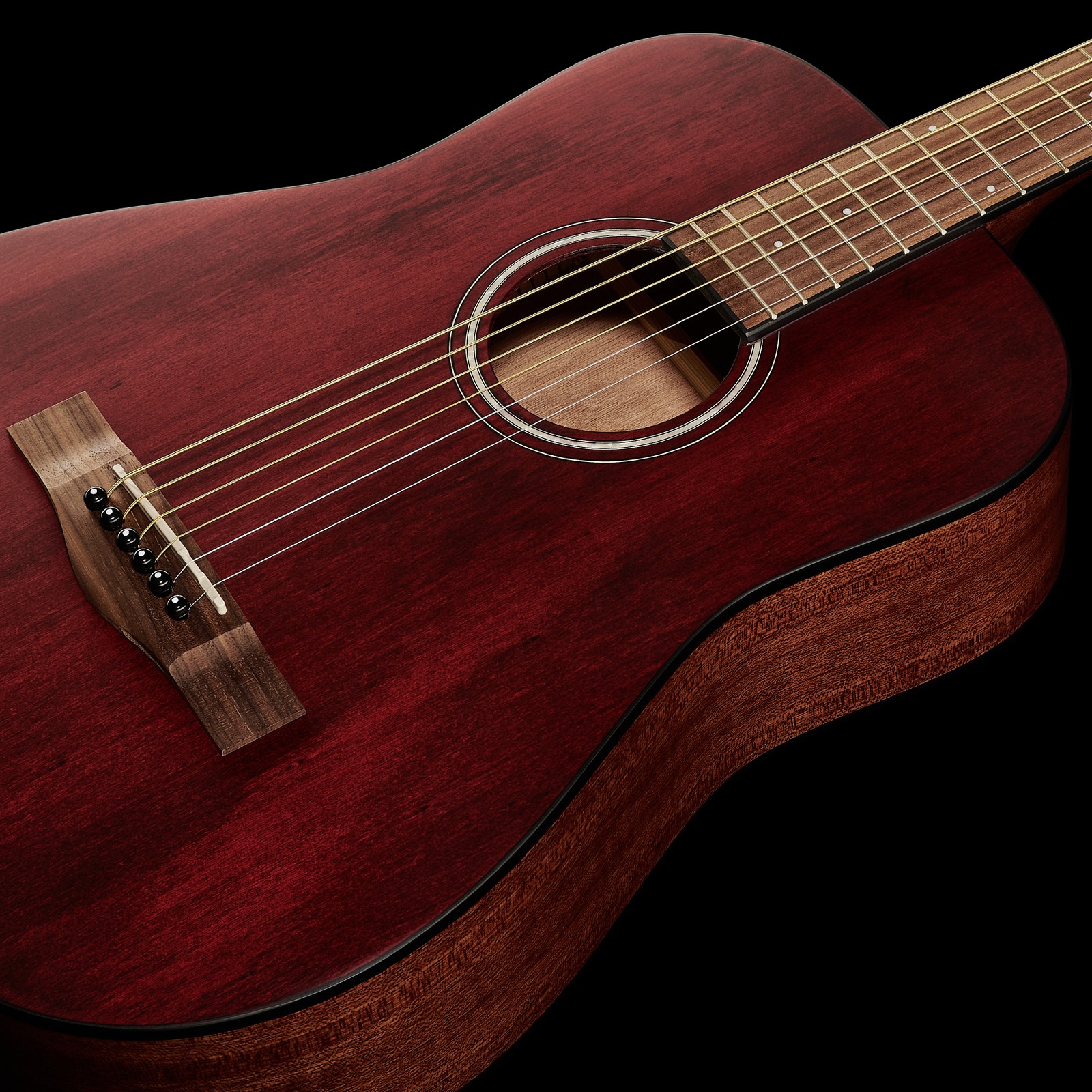 Rotbraune Decke auf dem Naturkorpus der Fender FA-15 3/4 WN Red