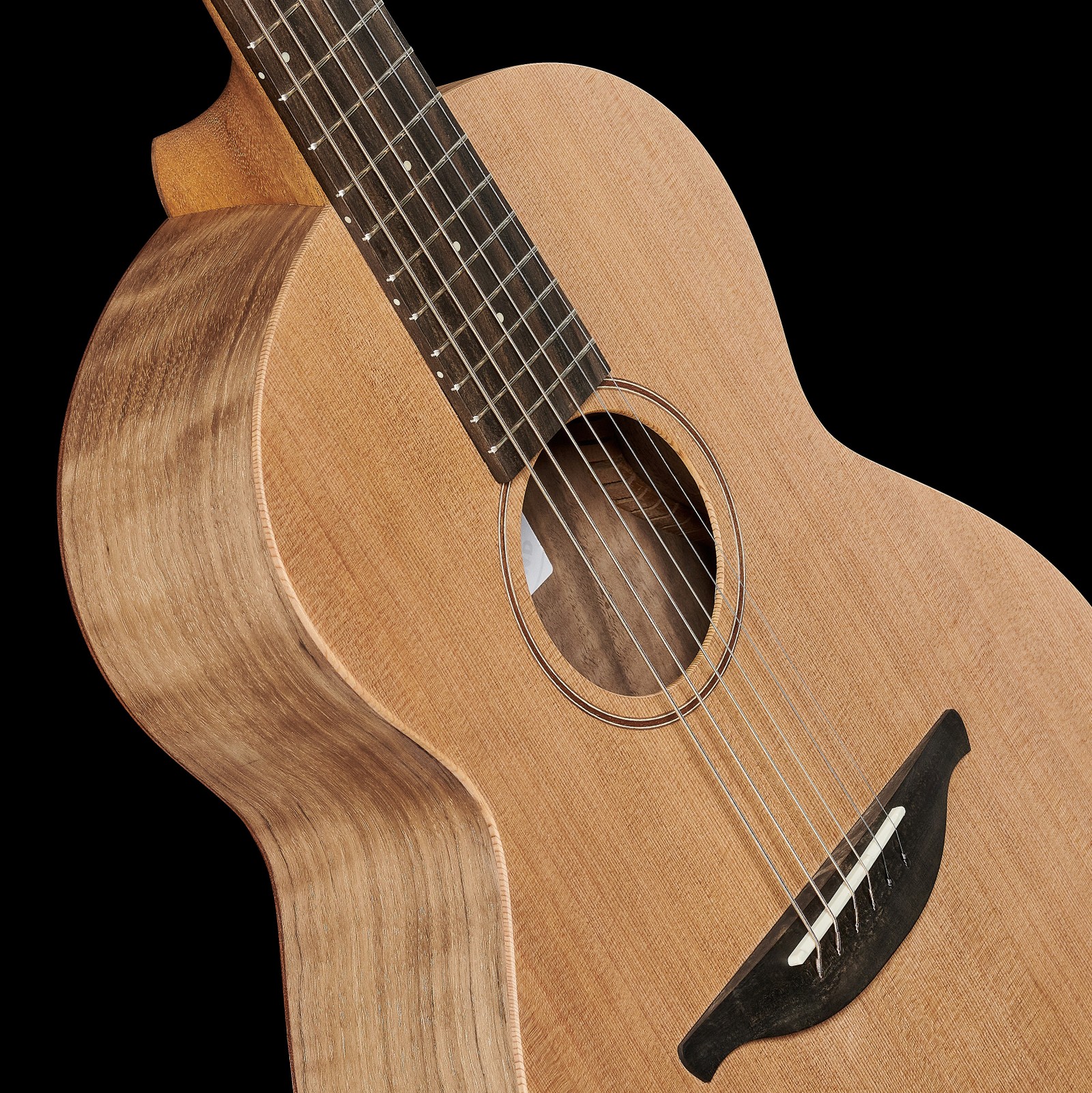 Sheeran by Lowden W01 – Westerngitarre mit Zedernndecke und Walnuss Korpus