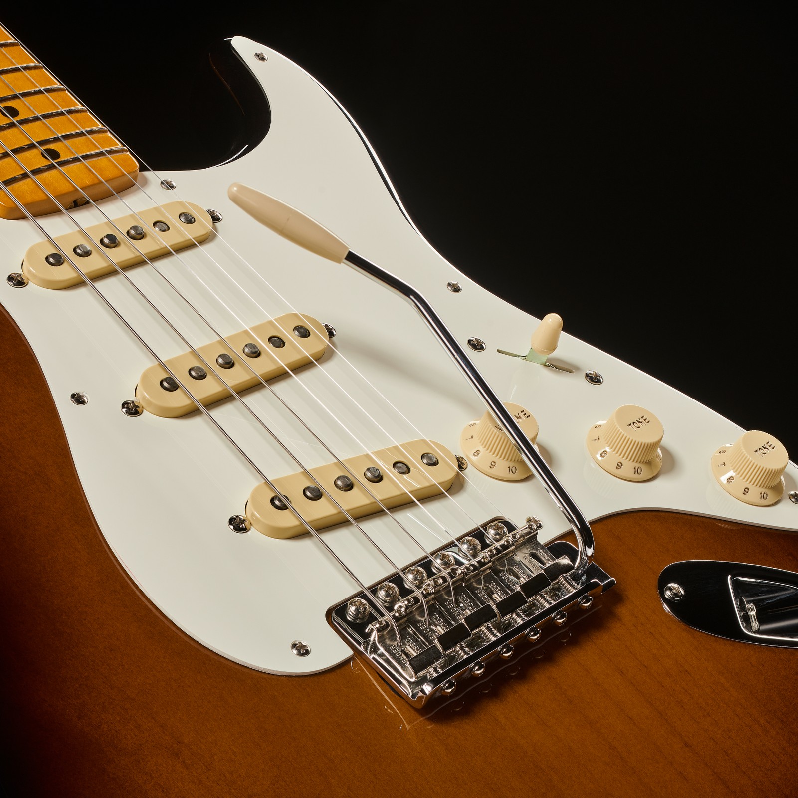 Fender E-Gitarre Stratocaster American Vintage II Sunburst Nahaufnahme Schlagbrett Tonabnehmer Tremolo