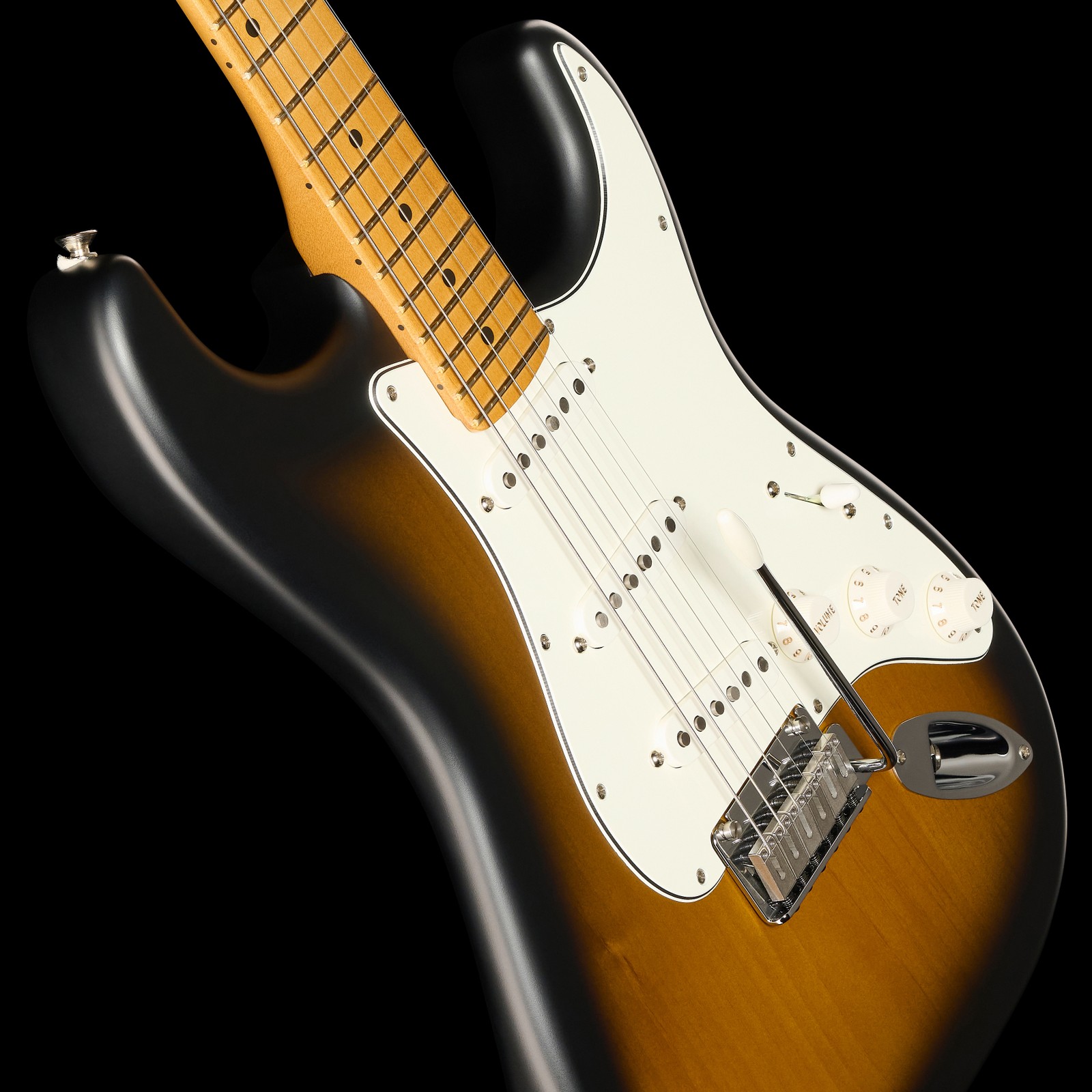 Drei Singlecoils in der Fender Exclusive Ens Strat MN STN 2TS