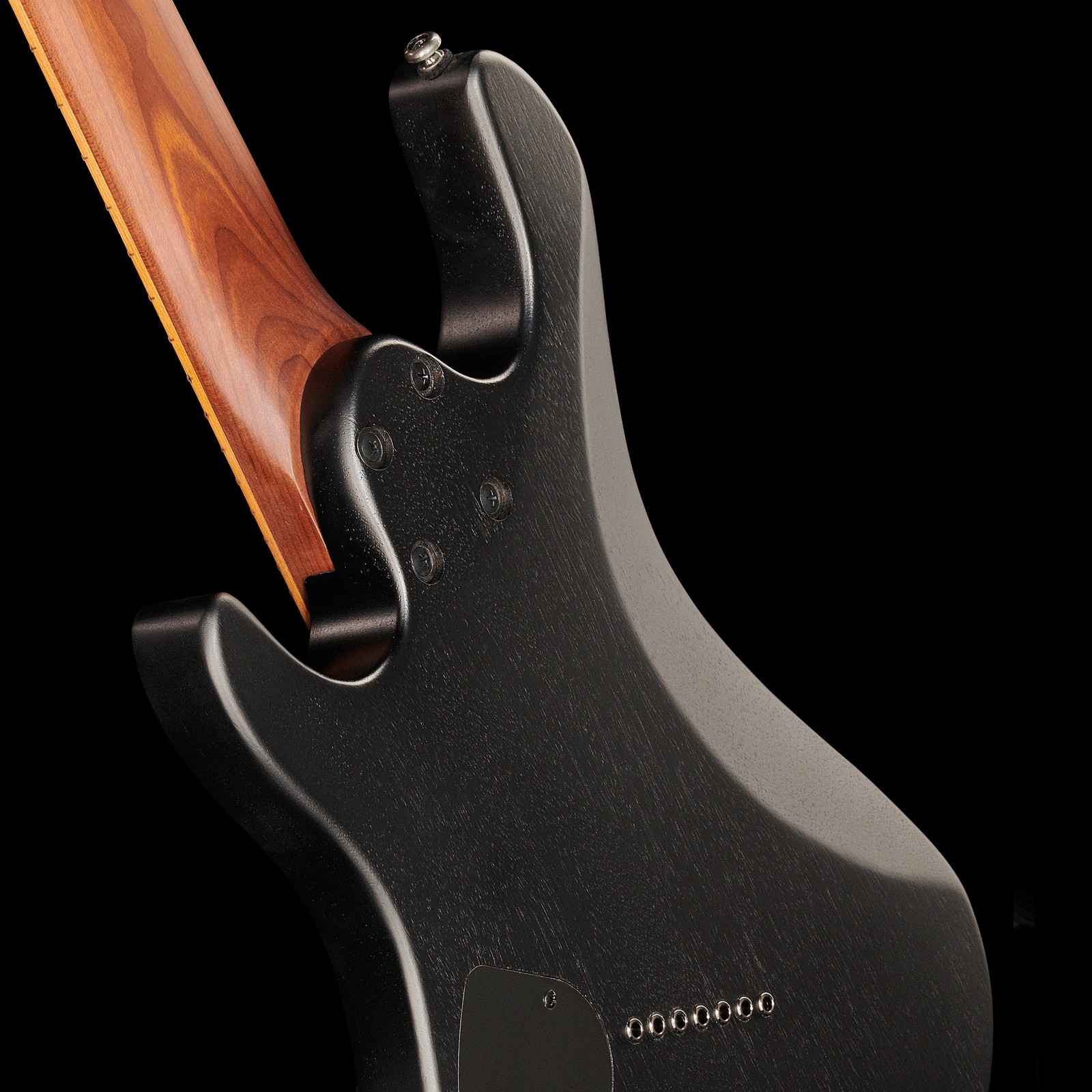 Cort KX307MS Open Pore Black Halsübergang