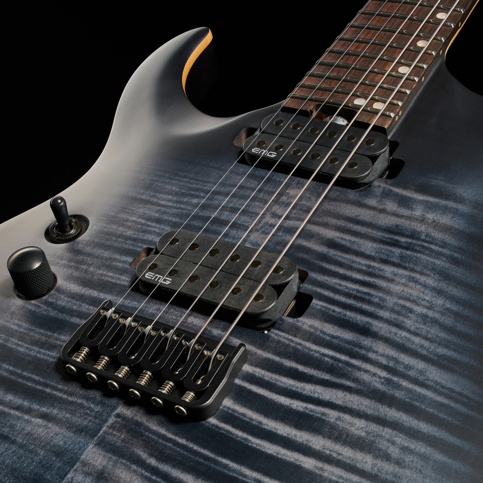 Aktive EMG Humbucker Pickups in der Harley Benton Amarok-6 LH BKNT Flame Burst