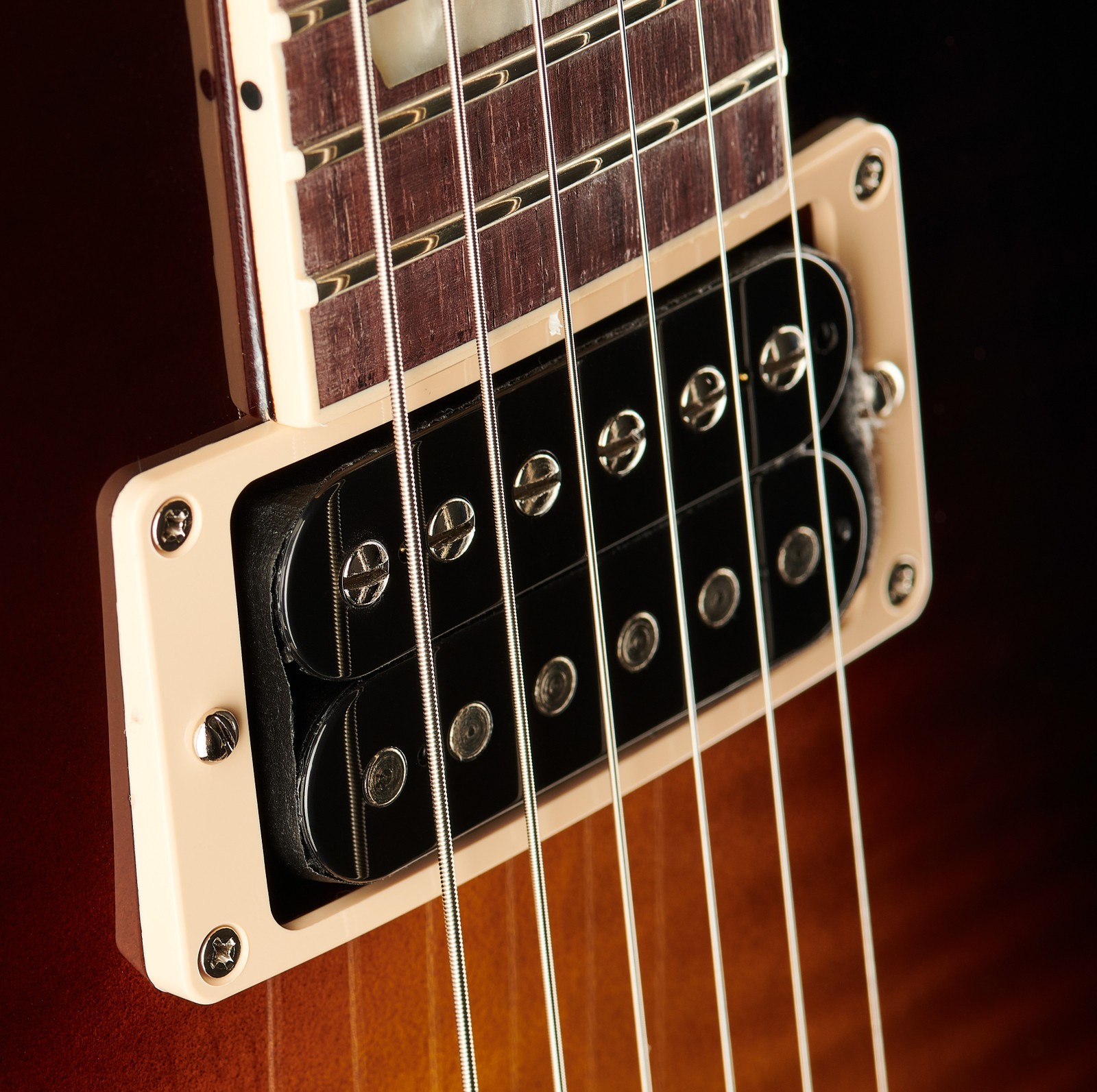 Offener Humbucker Tonabnehmer in der Gibson Les Paul Slash Standard NB