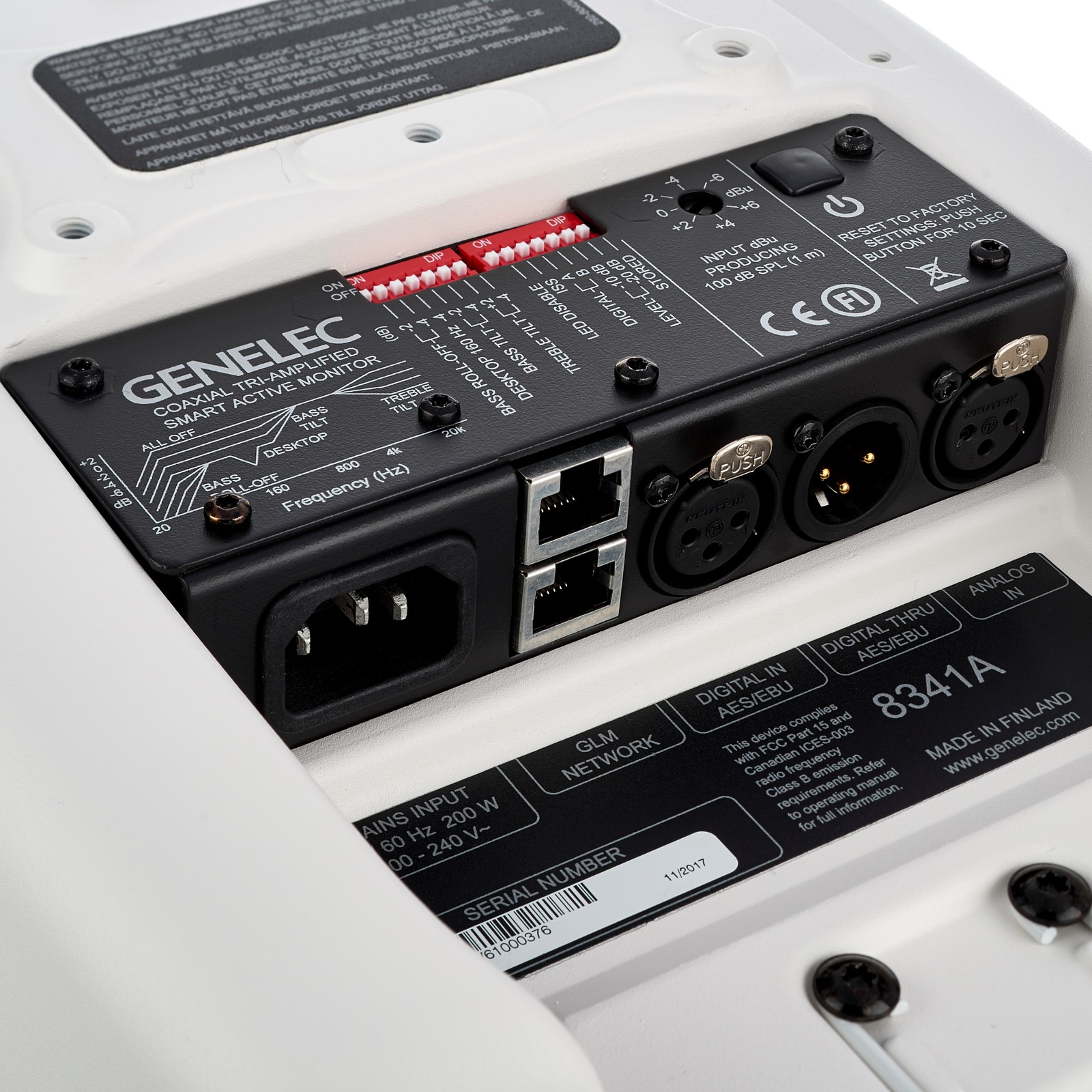 Face arricère et connectique de l'enceinte de monitoring de studio Genelec 8341 AW 