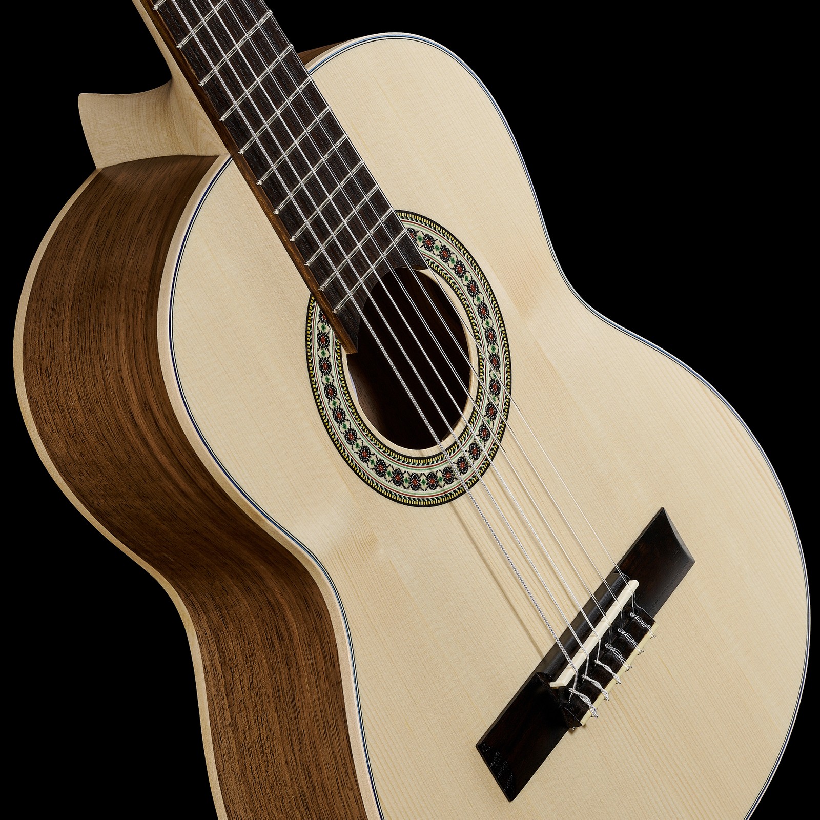 Massive Fichtendecke der Kinder-Konzertgitarre Manuel Rodriguez E-53