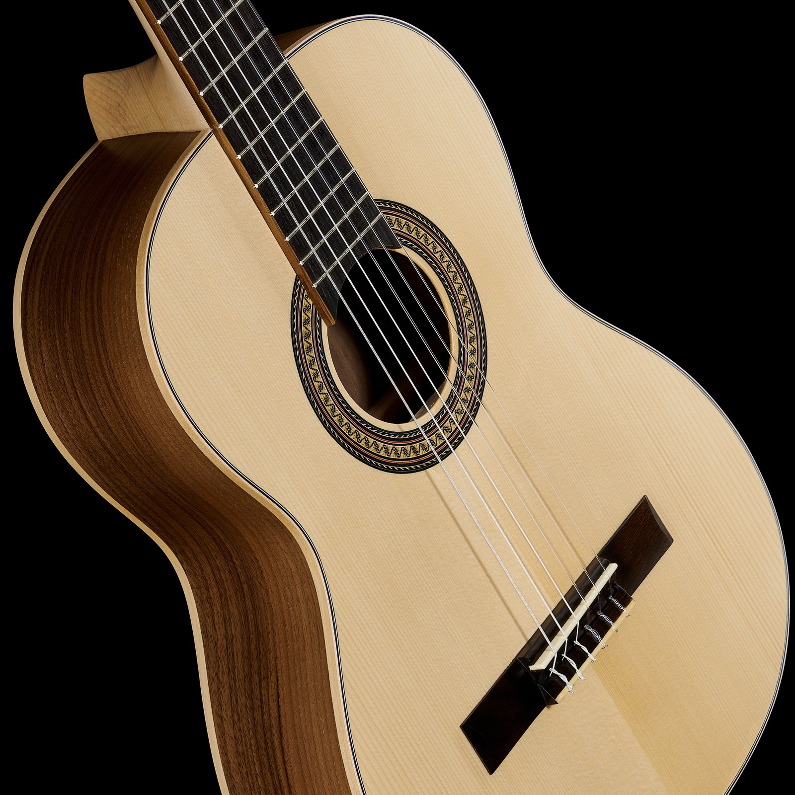 Massive Fichtendecke der Konzertgitarre Manuel Rodriguez E-62