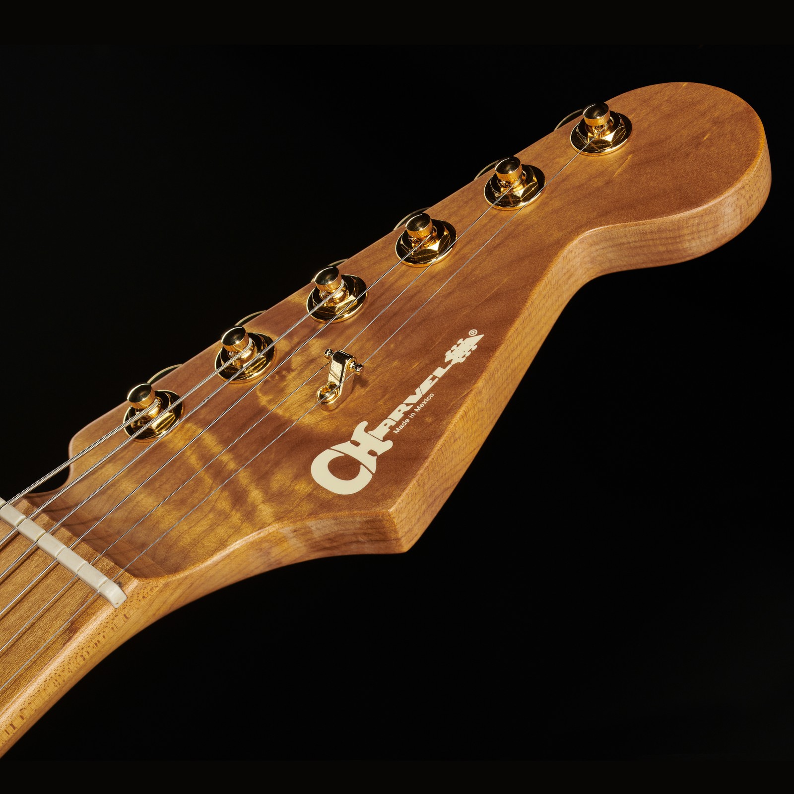 Gerösteter Hals mit Charvel Kopfplatte und vergoldeten Mechaniken