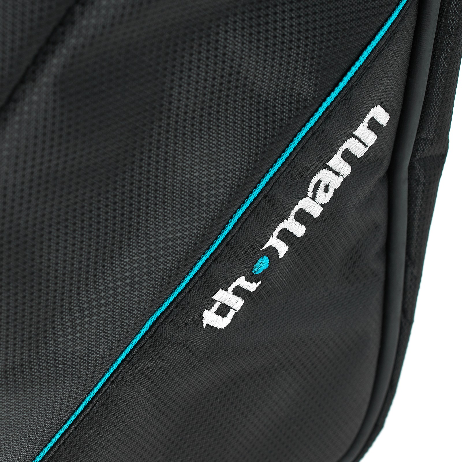Herstellerlogo auf dem Thomann Voyager Triple Trumpet Gigbag