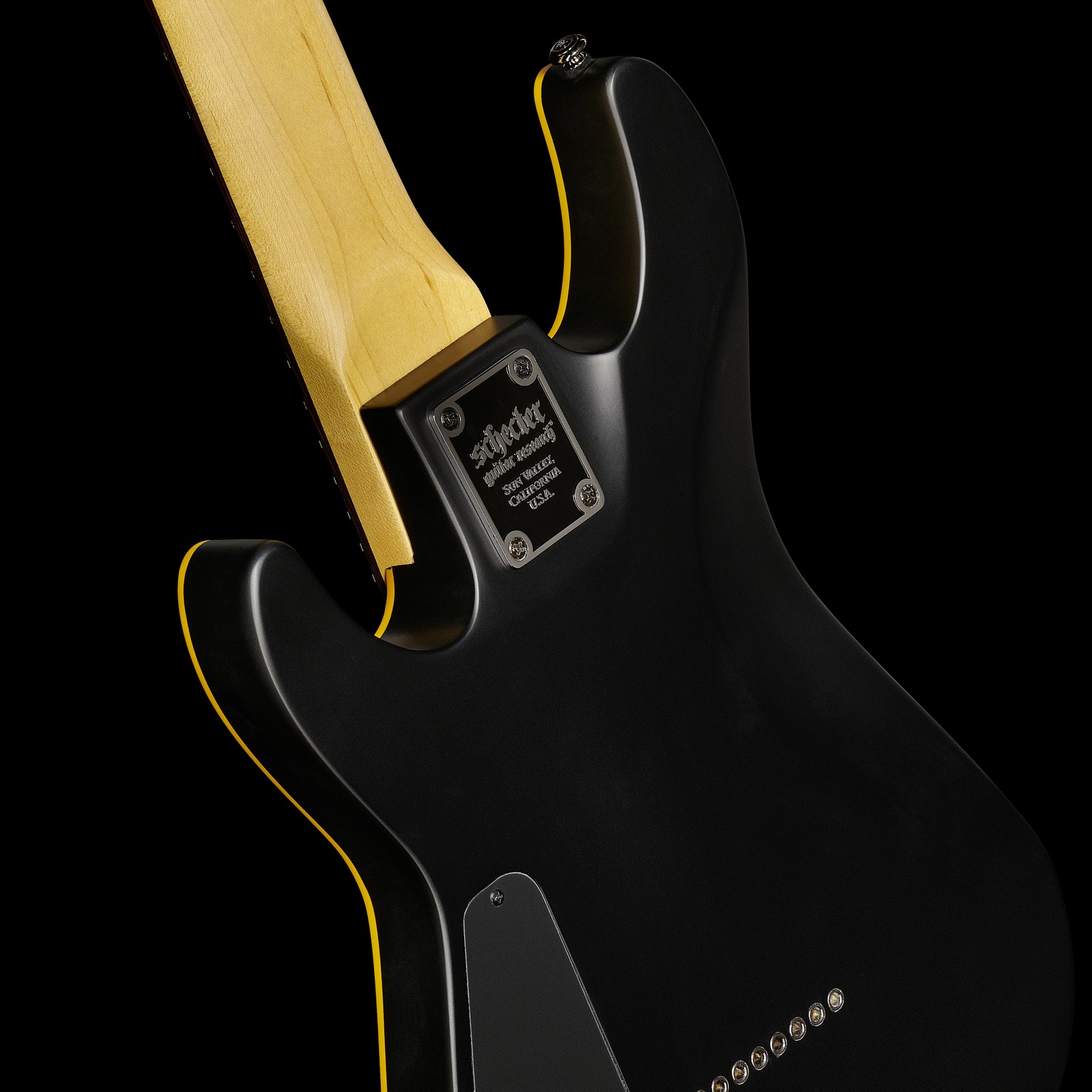 Schecter Demon-8 Aged Black Satin Halsübergang