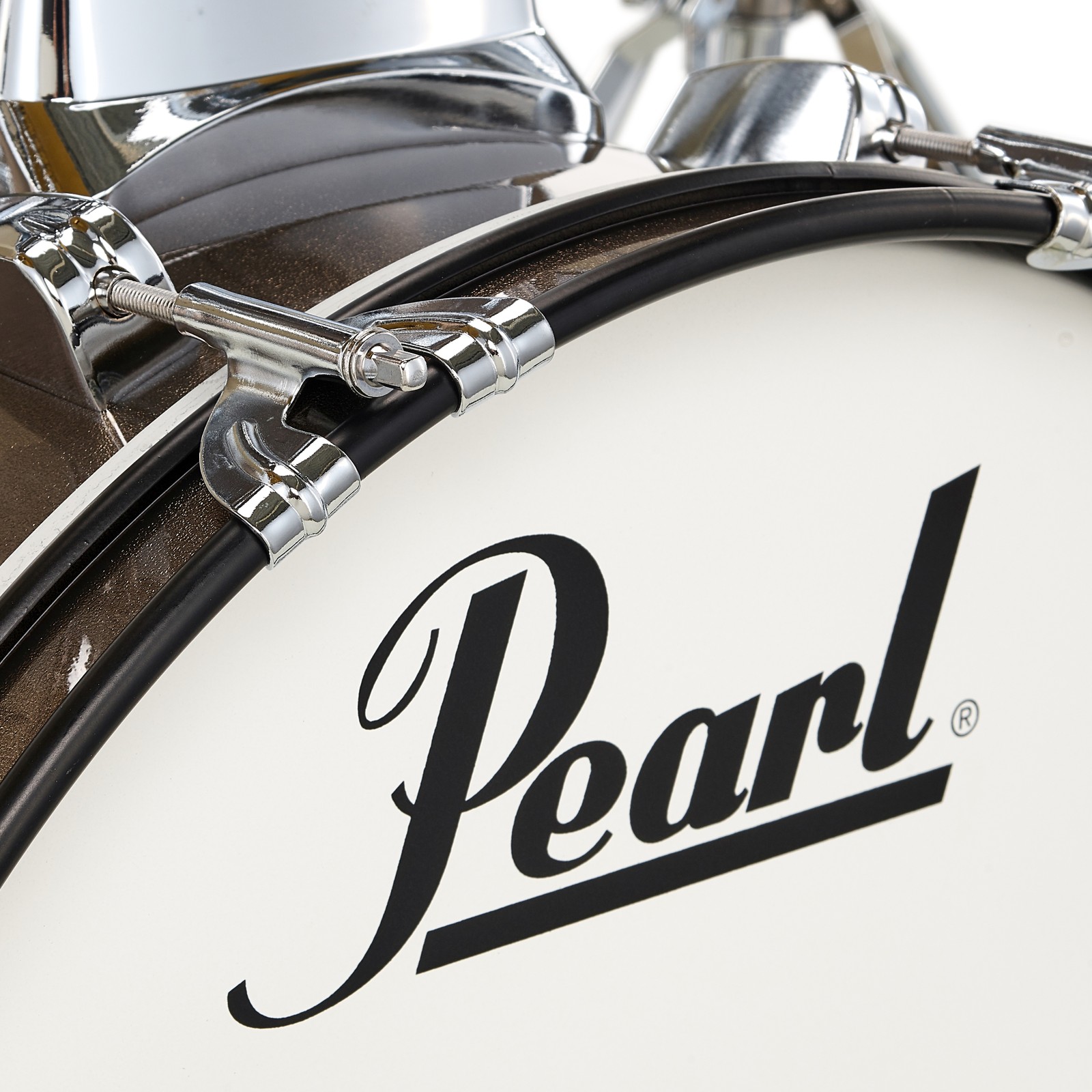 Pearl Roadshow 18" Bronze Metallic drumkit, bass drum with manufacturer's logo