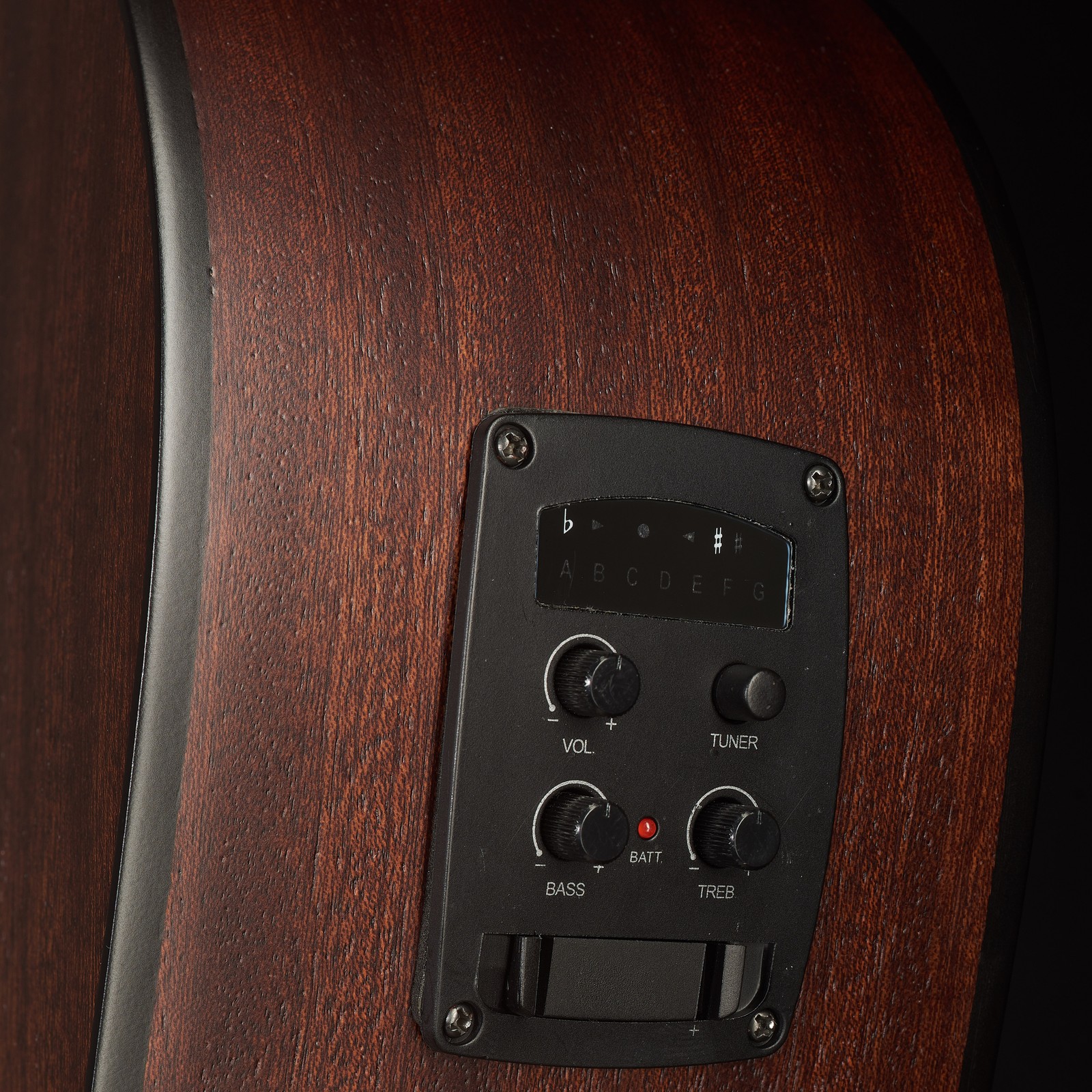 Preamp der La Mancha Granito 32-CEN-AB Klassikgitarre