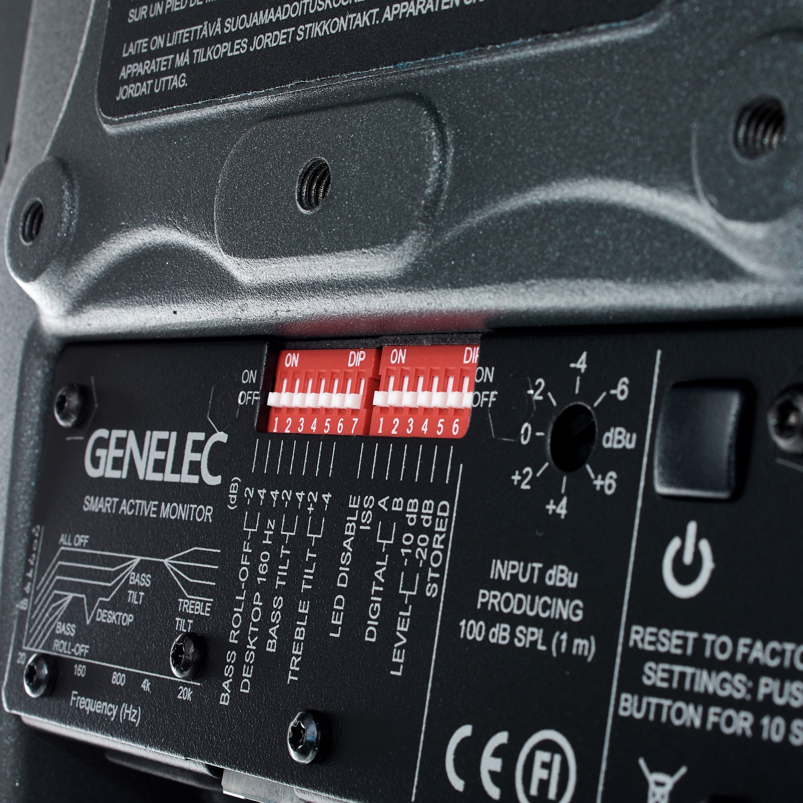 Face arrière de la Genelec 8350APM avec connectique