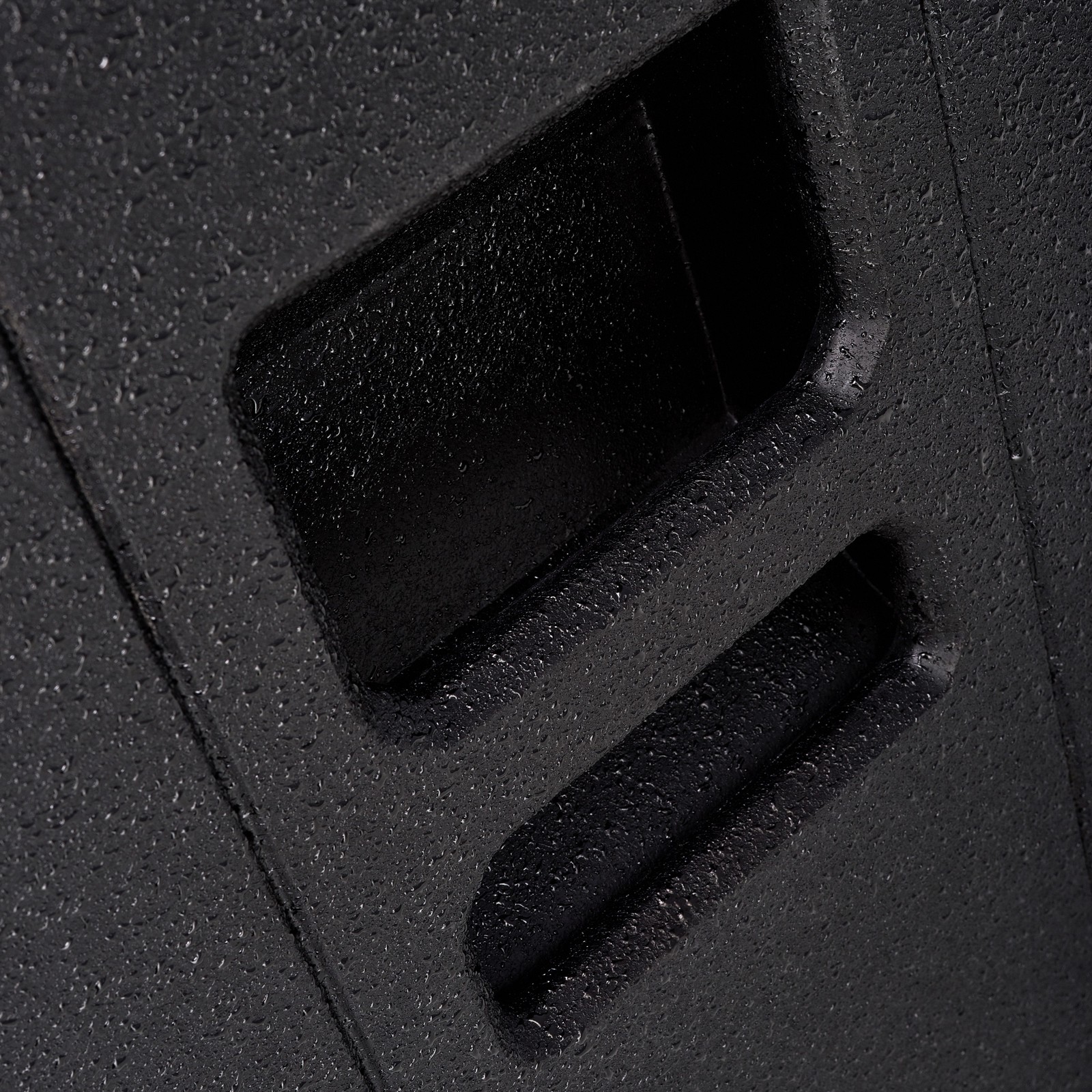Handle on the dB Technologies Sub 615 Active Subwoofer