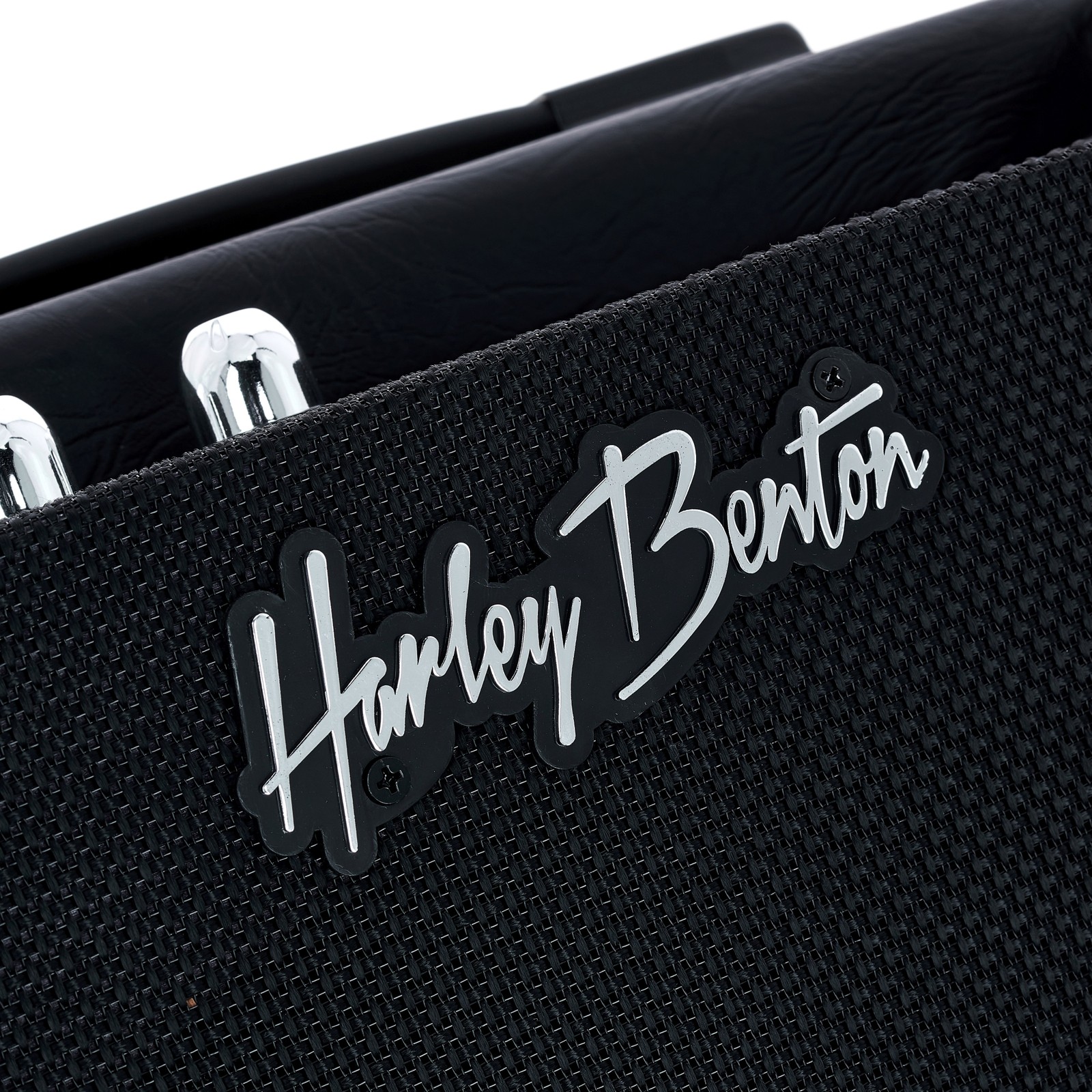 Harley Benton Logo auf dem Frontgitter des Harley Benton Harley Benton G112A-FR