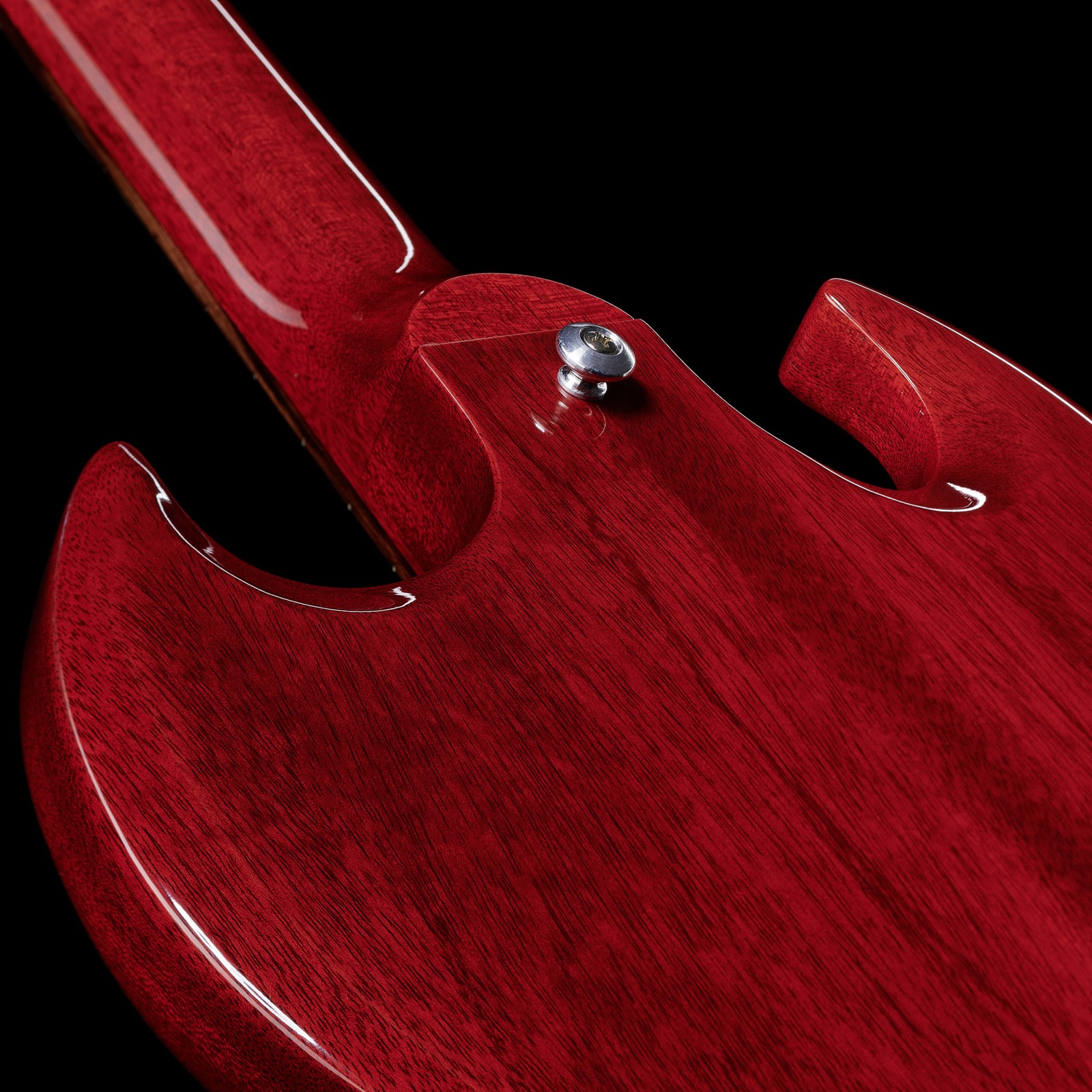 Geleimter Hals mit Gurtpin am Halsfuß des Gibson SG Bass HC