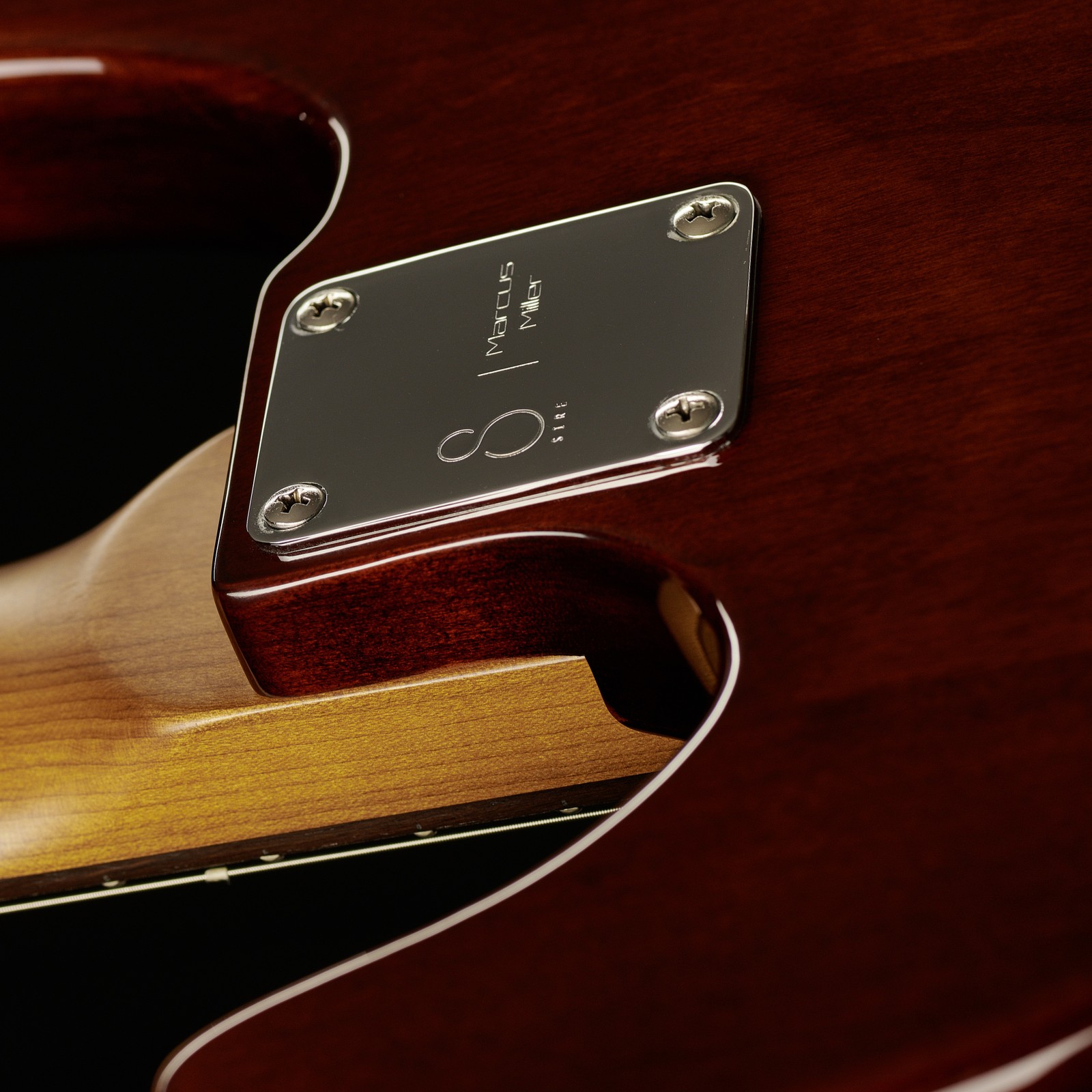 Geschraubter Roasted Maple Hals auf der Rückseite des  Marcus Miller P5R Alder-4 TS