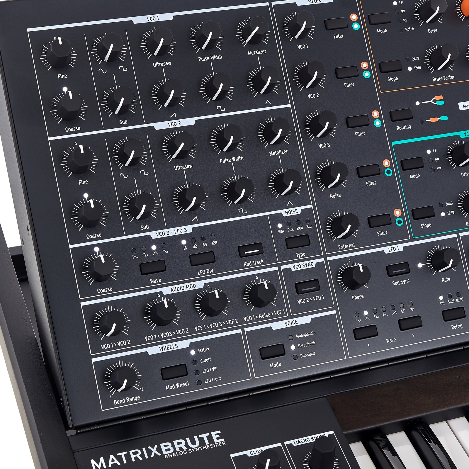 VCO-Sektion am monophonen Arturia MatrixBrute Noir Analog-Synthesizer