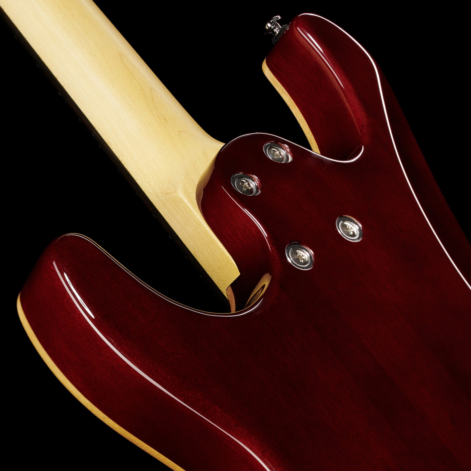 Geschraubter Ahornhals auf der Rückseite der Harley Benton Fusion-III HH HT EB BK