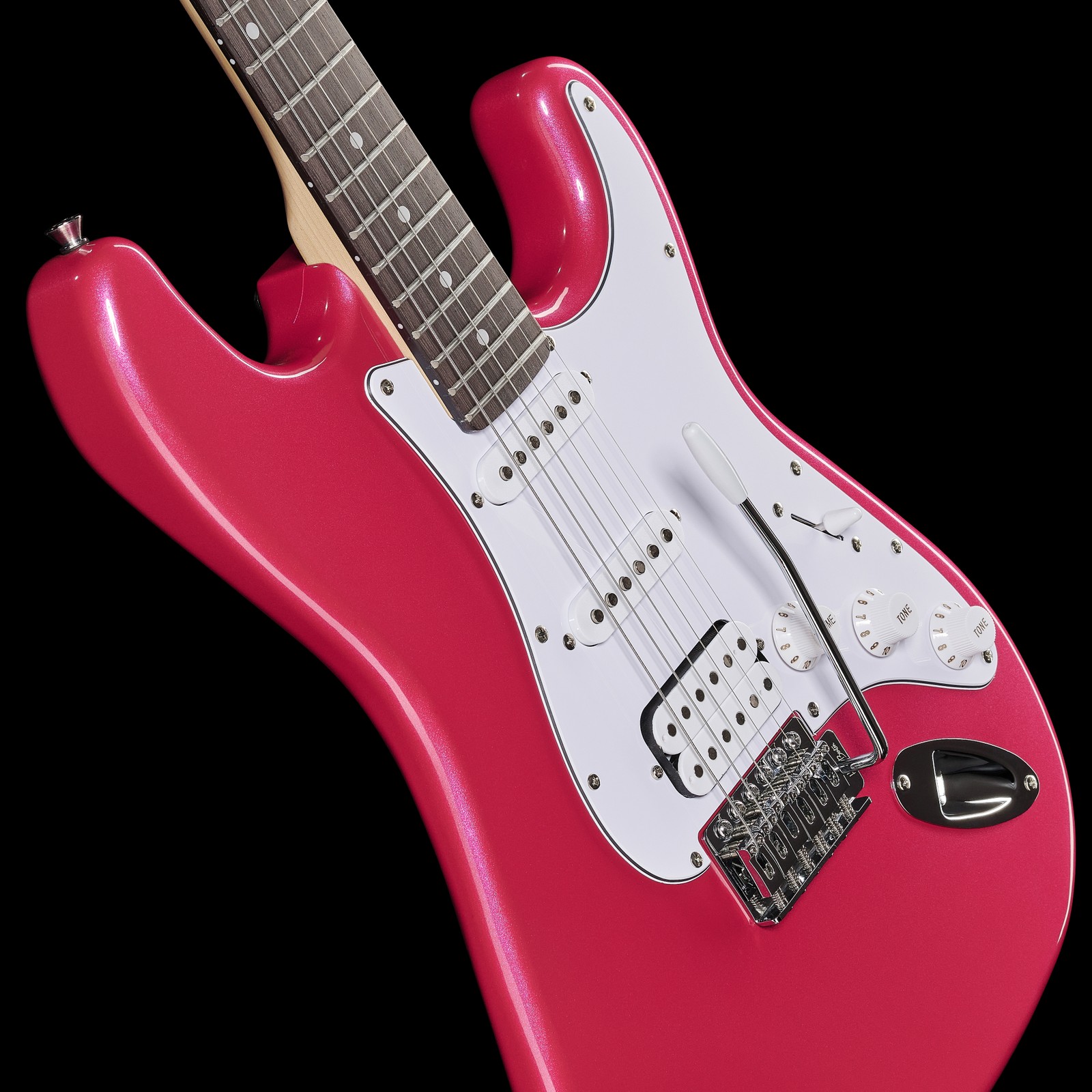 Humbucker und zwei Singlecoils auf derHarley Benton ST-20HSS CA Standard Series E-Gitarre