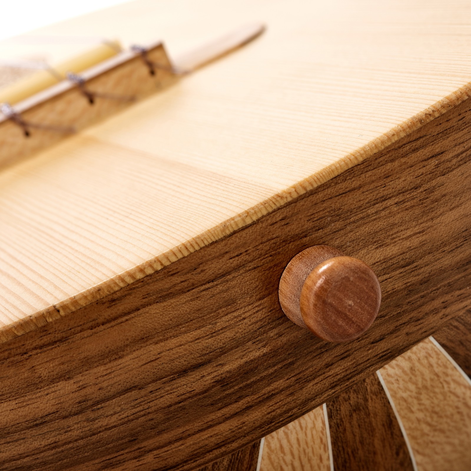 Korpusdetails der Thomann Baroque Ukulele Tenor