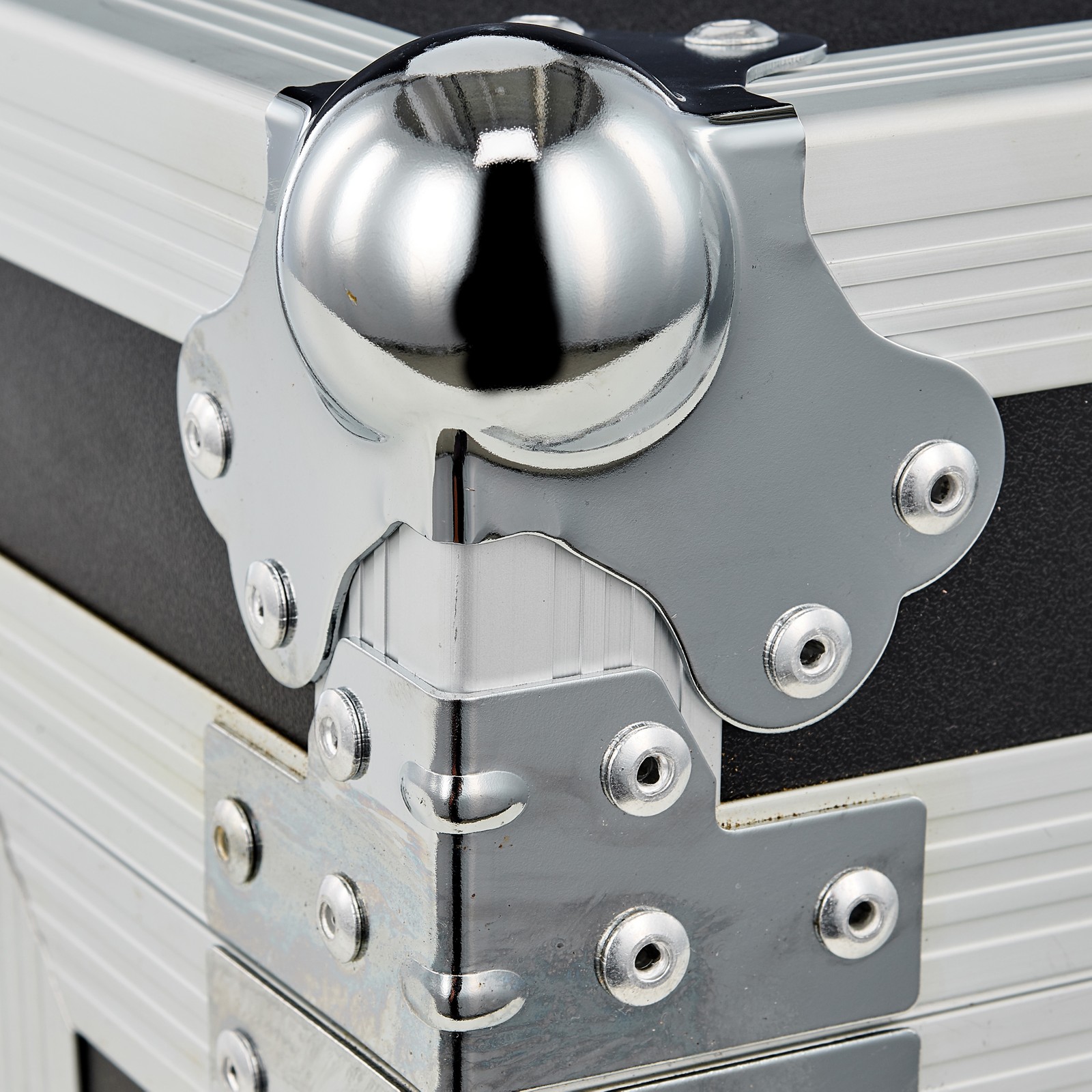 Kugelecke des Flyht Pro Case for 2x CD-Player + mixer