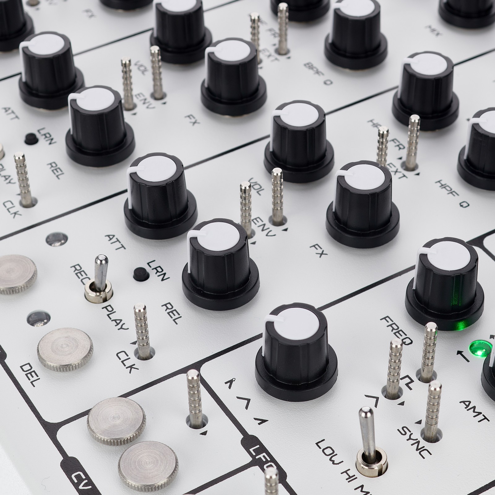 SOMA Pulsar-23 White, Detail der Organismic Drum Machine