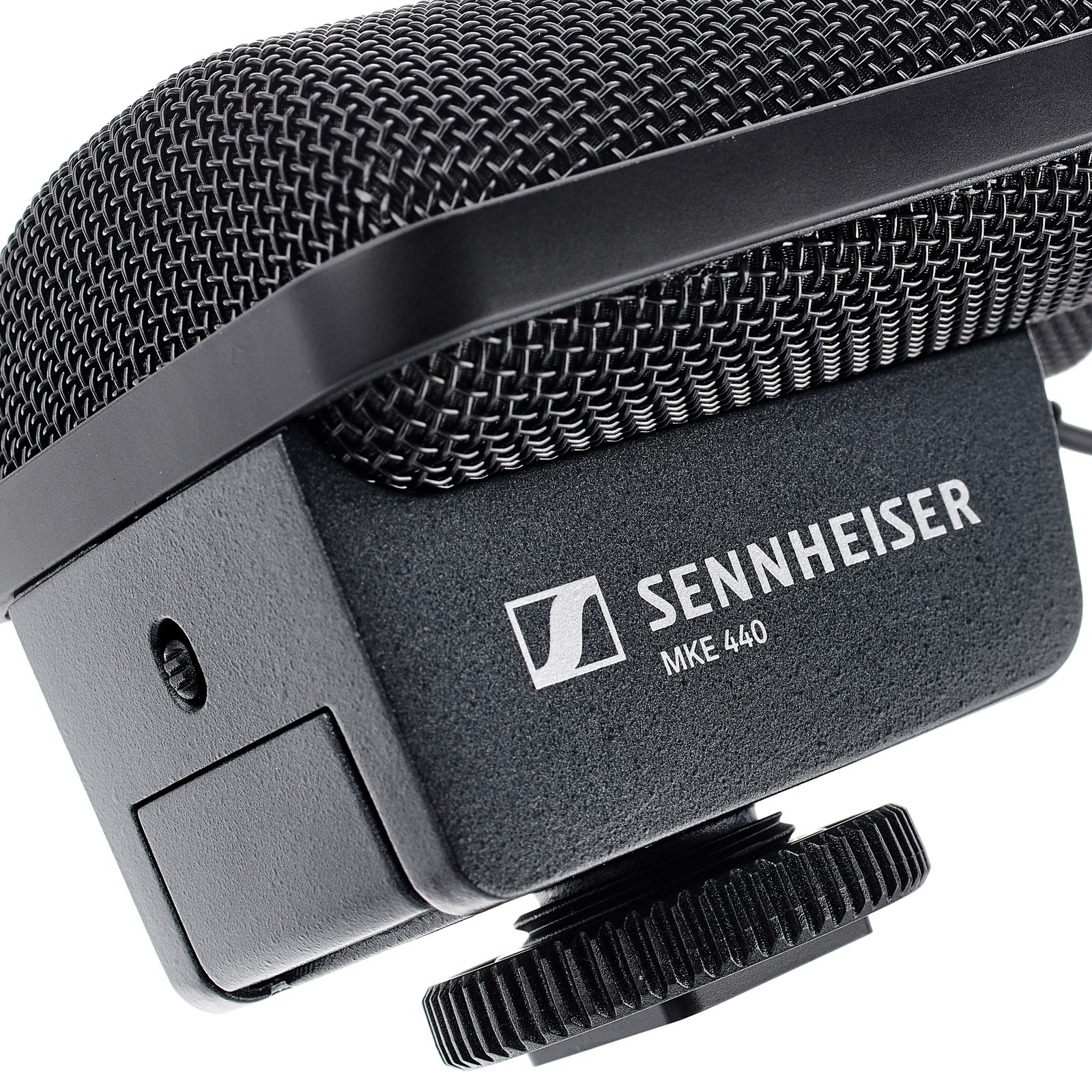 Sennheiser Logo auf dem Kameraschuh des Sennheiser MKE 440