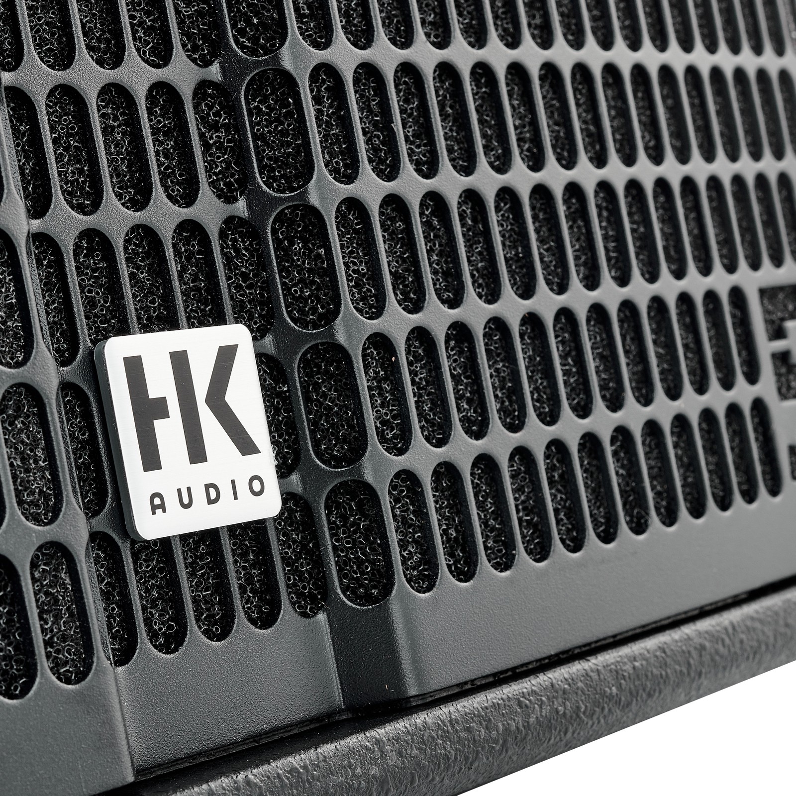 Frontgitter des HK Audio Linear 5 MKII 115 FA mit Herstellerlogo