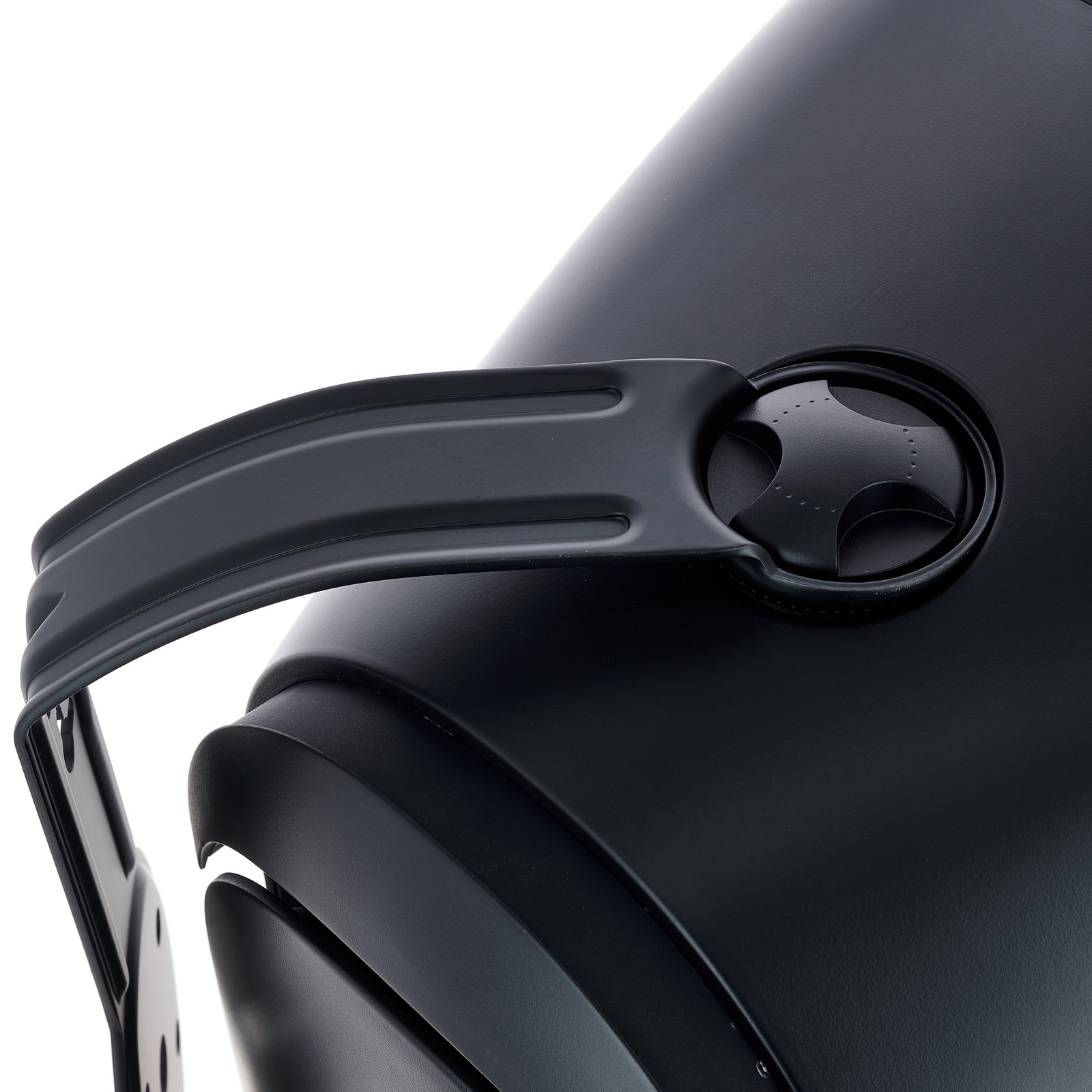 Montagebügel des Sirus Reflect 8" Installationslautsprecher in Schwarz