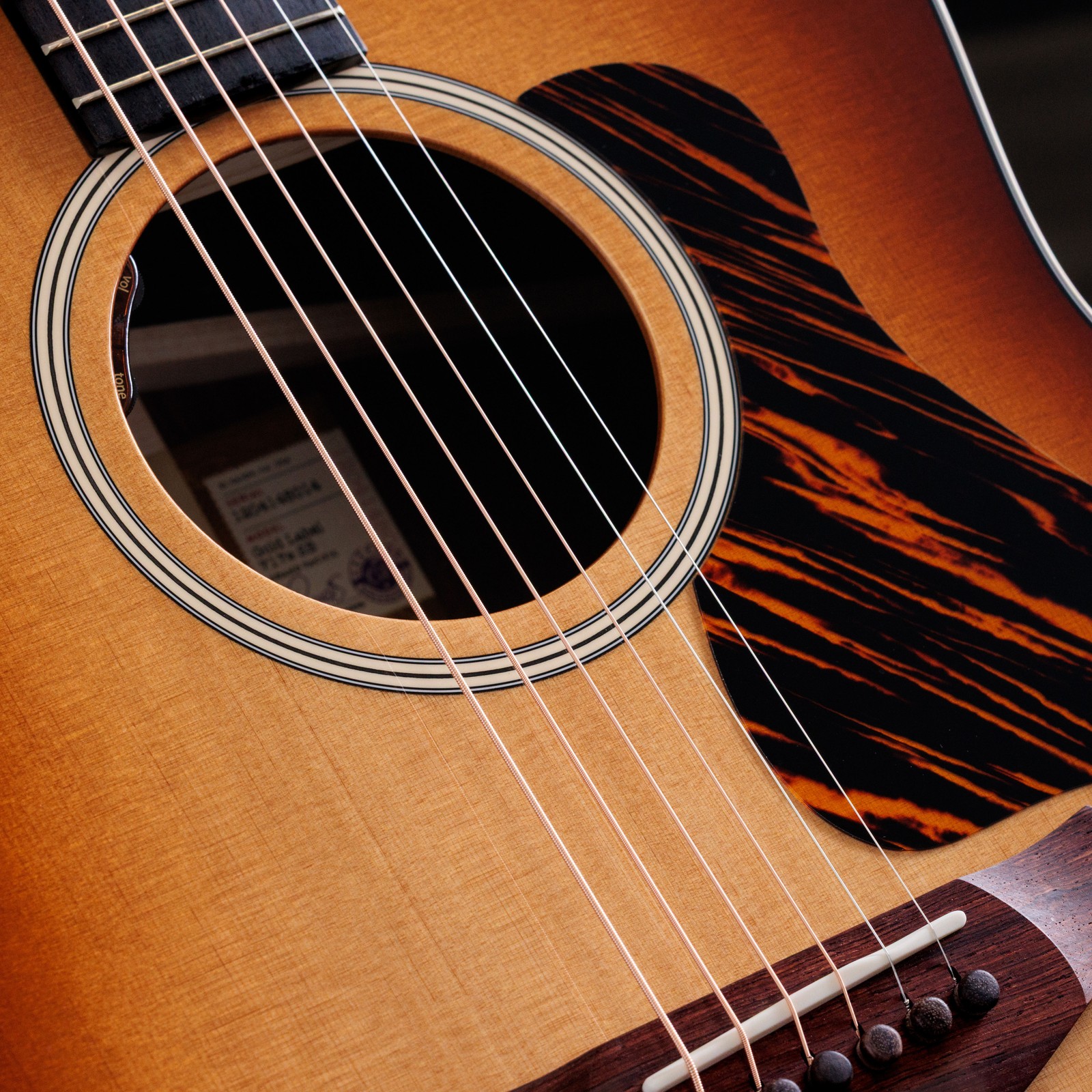 Taylor Gold Label 717e Sunburst Firestripe, acoustic steel-string, sitka spruce top