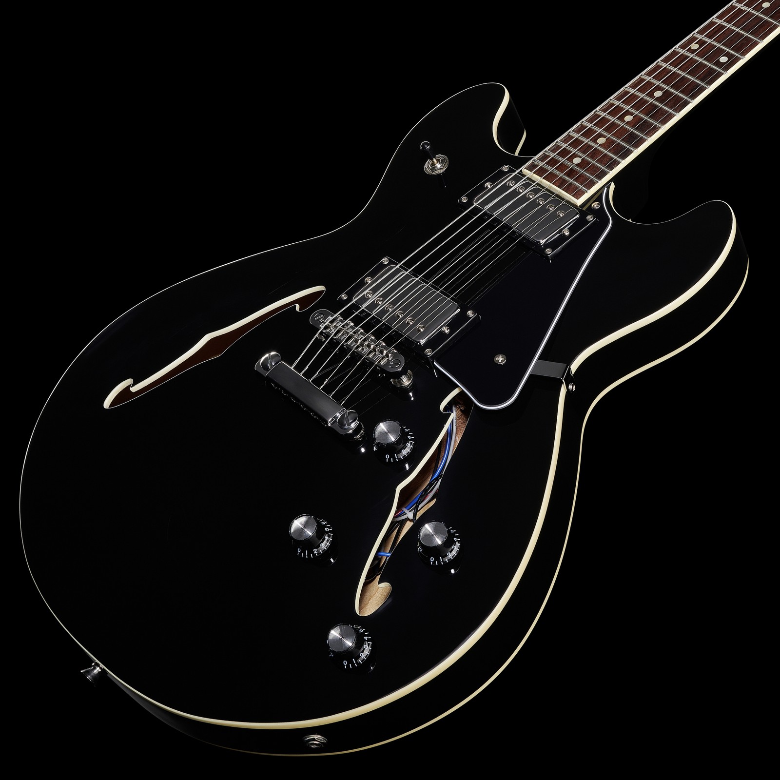 Detail view of the Harley Benton HB-35 BK Vintage Series electric guitar