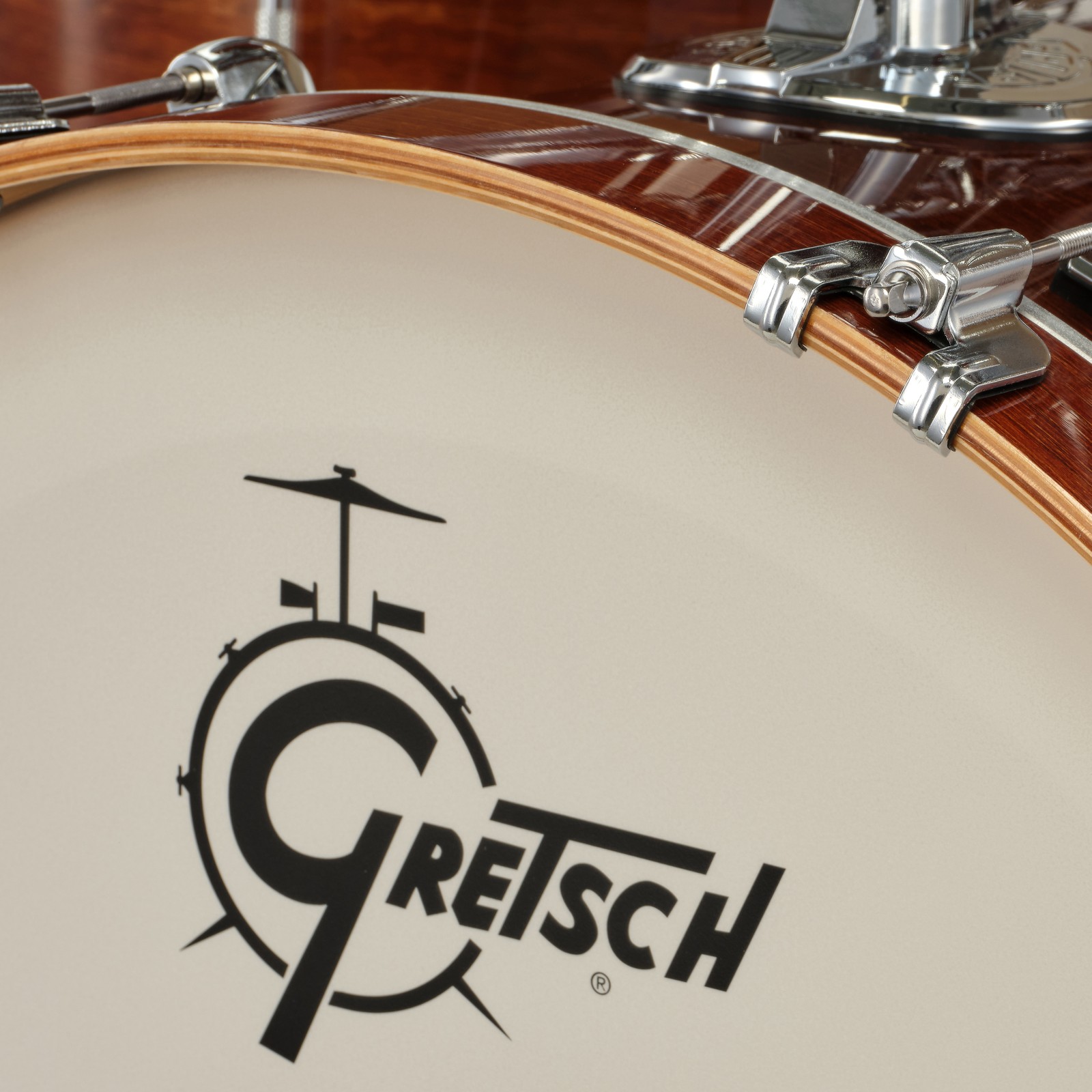 Herstellerbadge auf Gretsch Catalina Maple Bassdrum