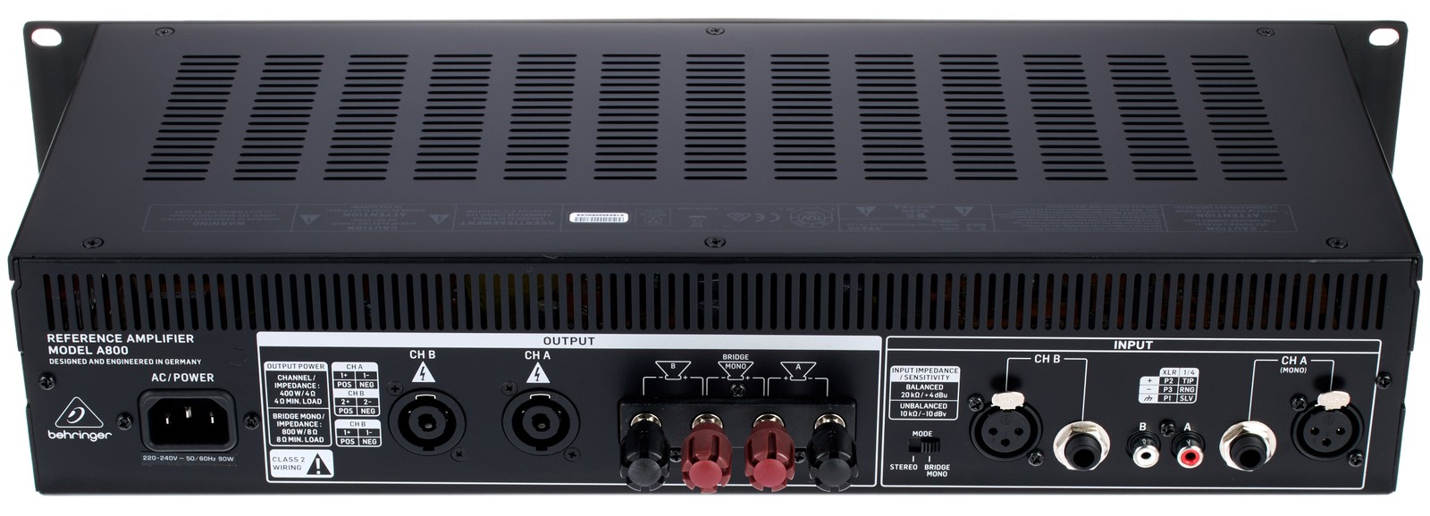 Rückseite der Behringer A800 Endstufe mit Anschlüssen