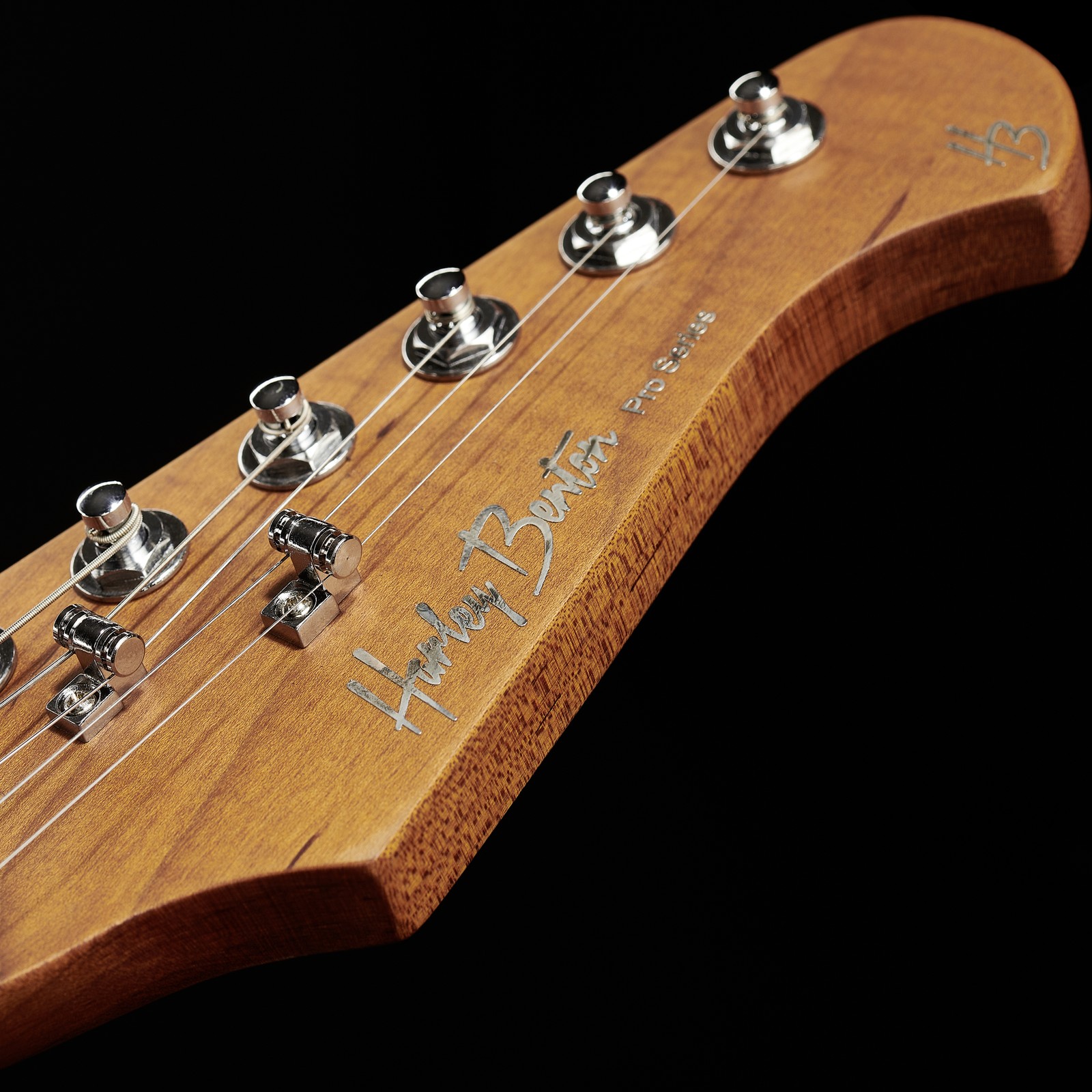 Harley Benton Logo auf Kopfplatte aus geröstetem Ahorn