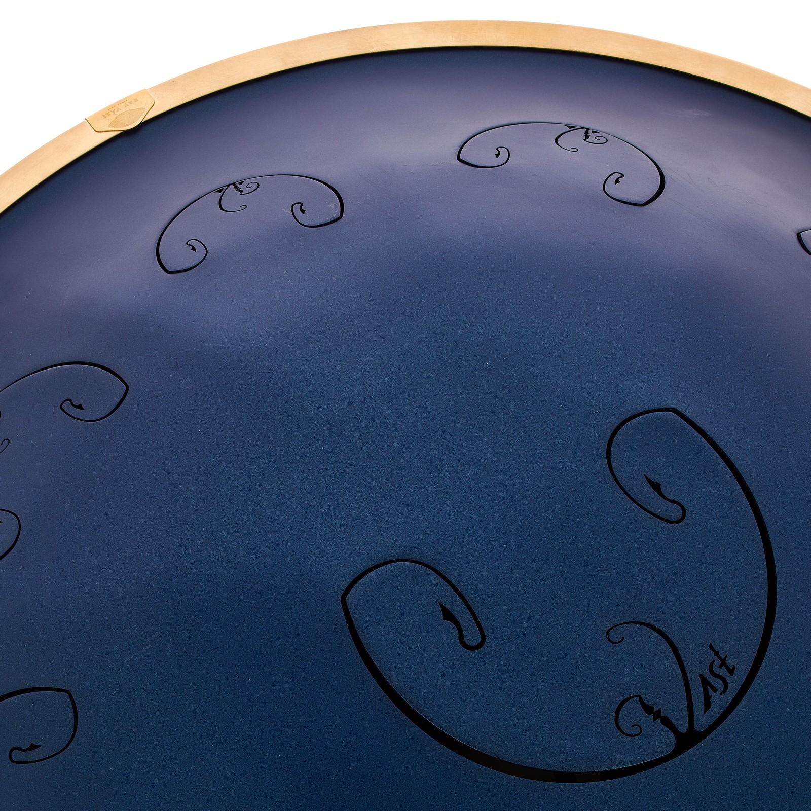 Detailansicht der RAV Labs Vast2 B/H Celtic Minor Zungentrommel in Handpan-Optik