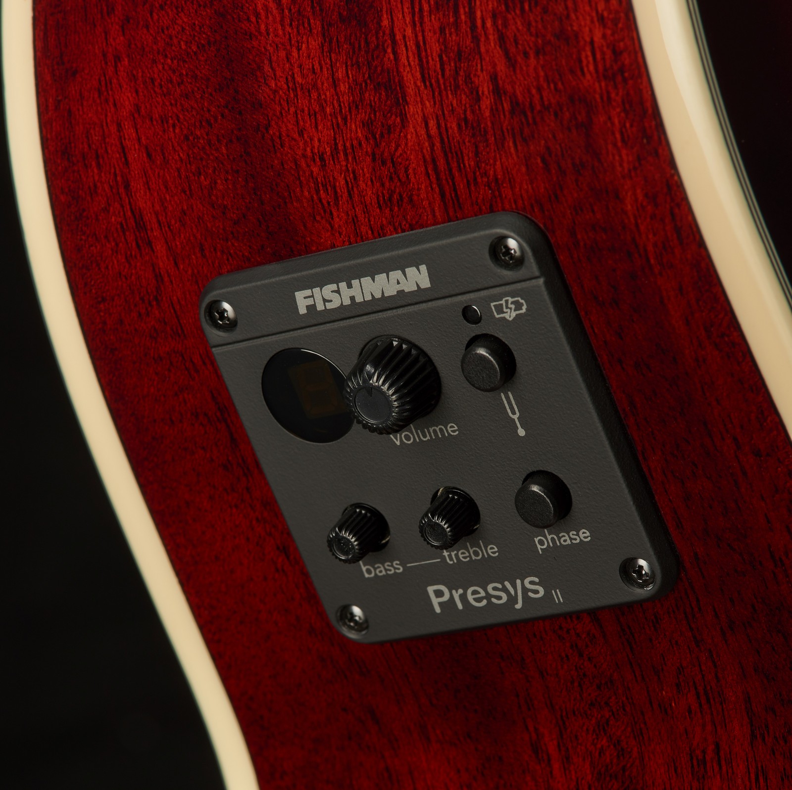 Preamp Fishman Presys-II in der Zarge der Harley Benton Custom Line CLJ-412E SB