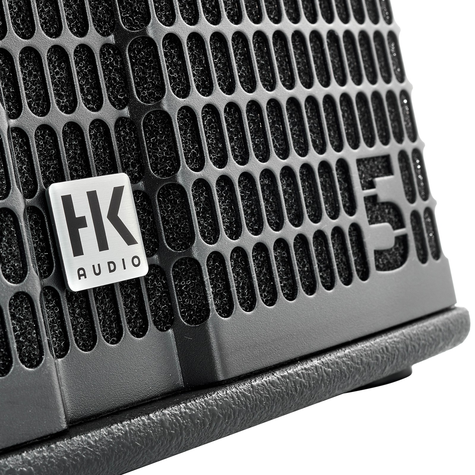 Frontgitter des HK Audio Linear 5 MKII 112 FA mit Herstellerlogo