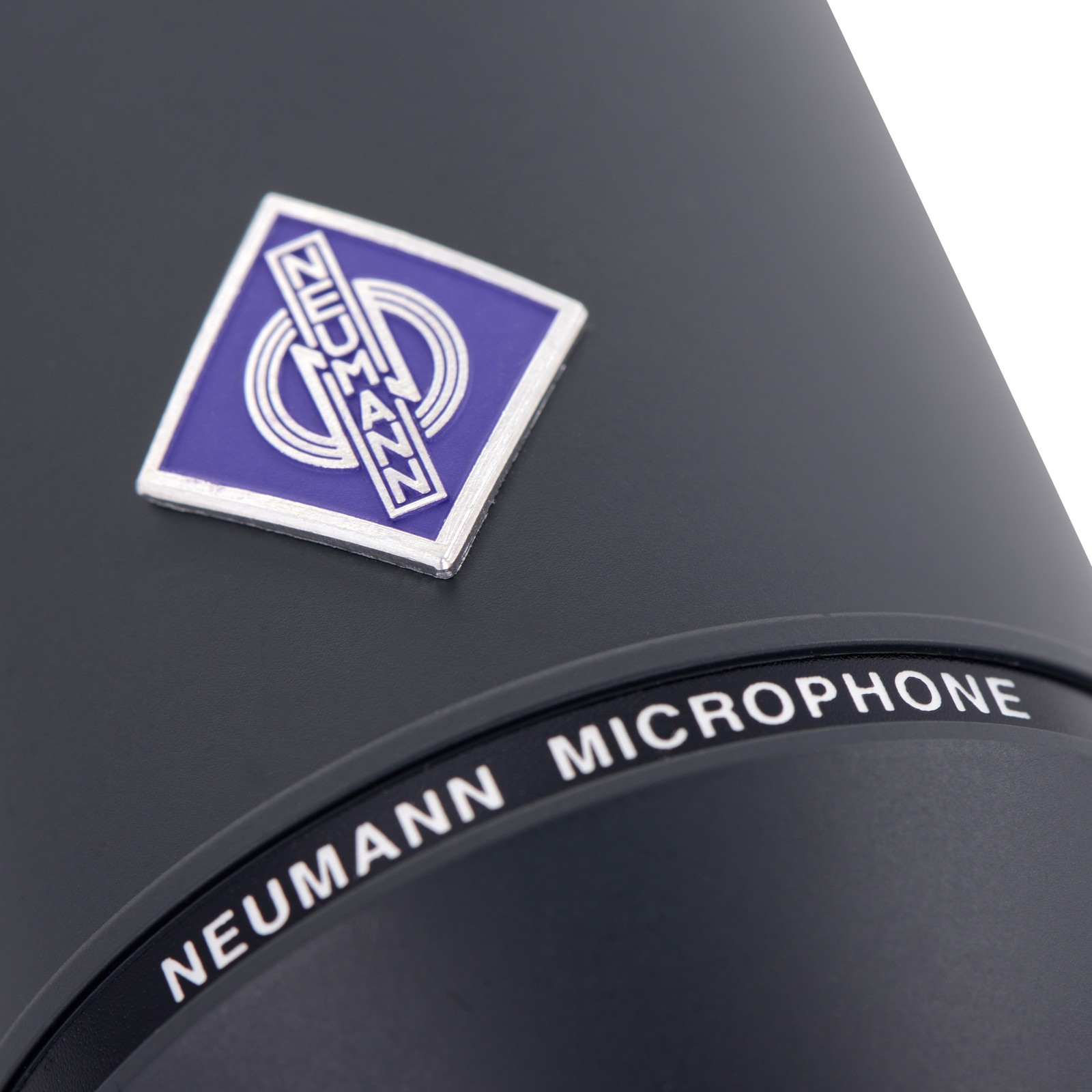 Neumann Logo auf dem Neumann U87 AI MT