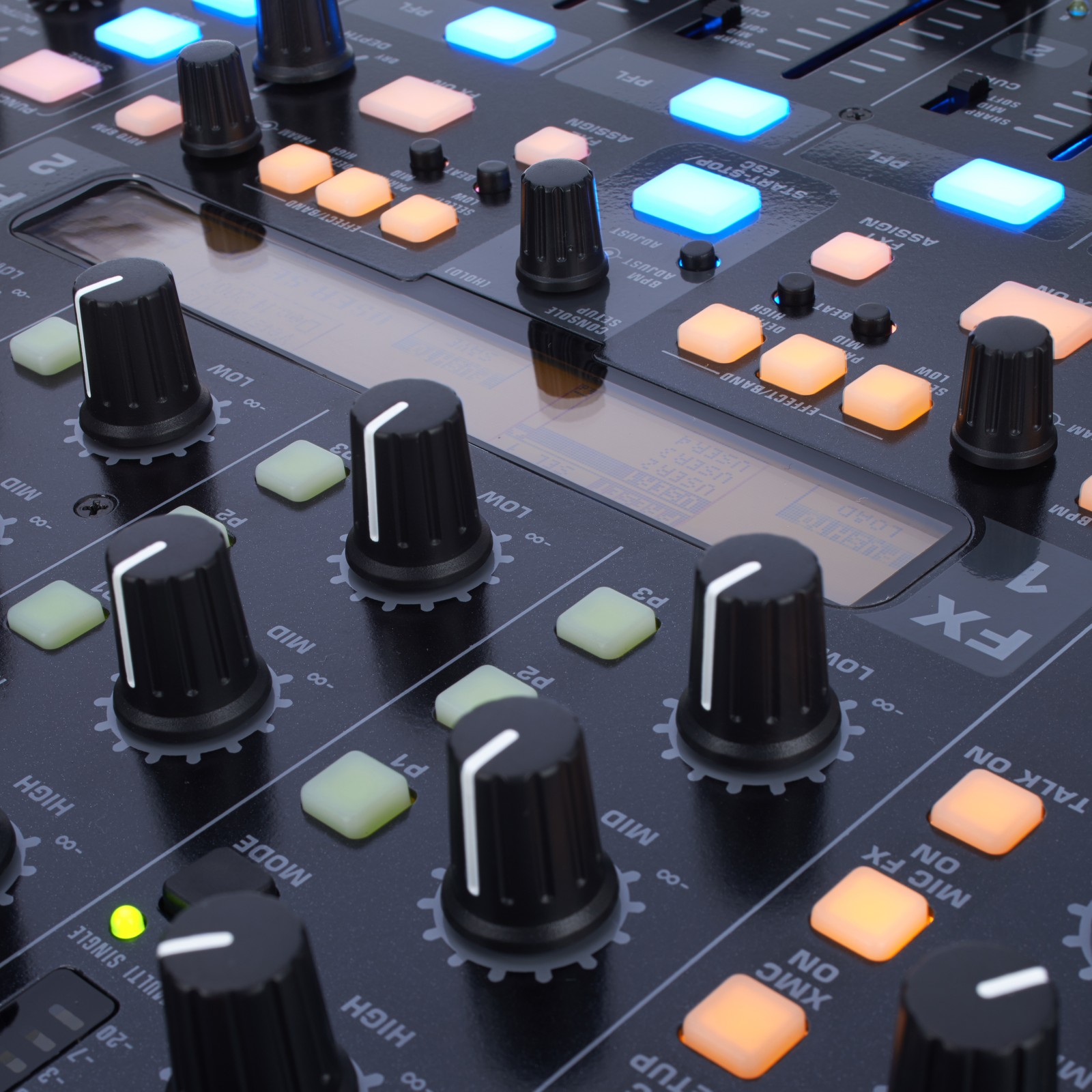 Behringer DDM 4000 DJ Mixer Potis