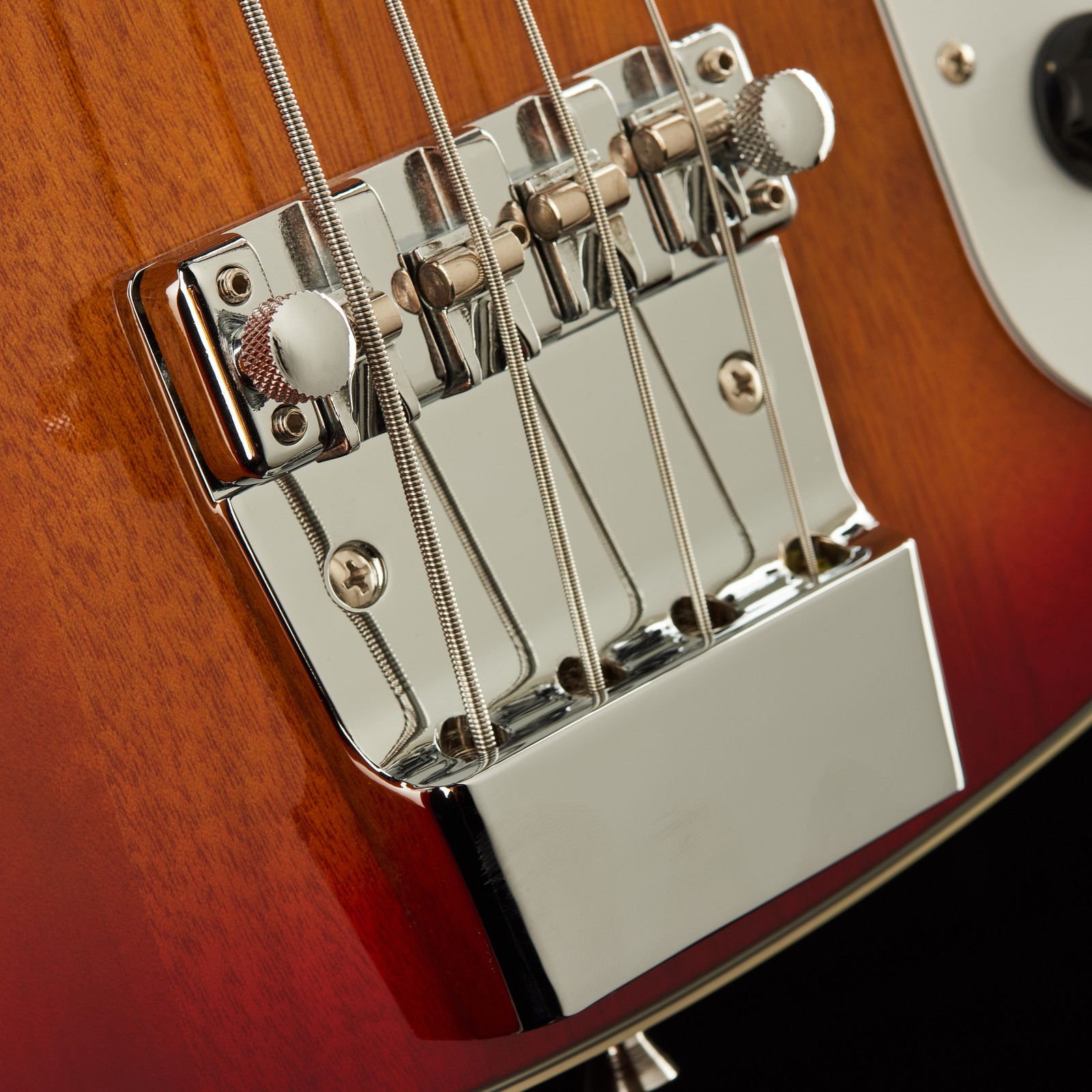 Saitenhalter und Brücke des Harley Benton RB-414CS Classic Series