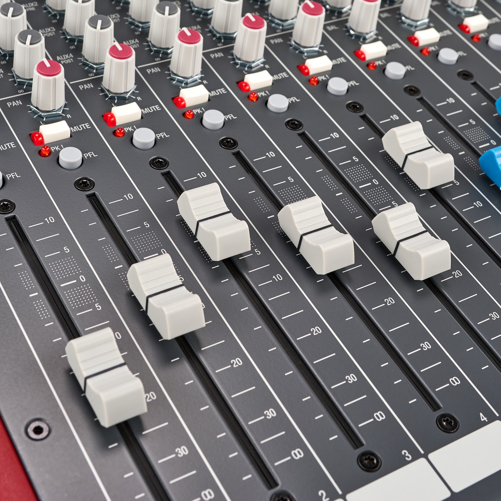 Detailansicht des Allen & Heath ZED-14 Kleinmixer