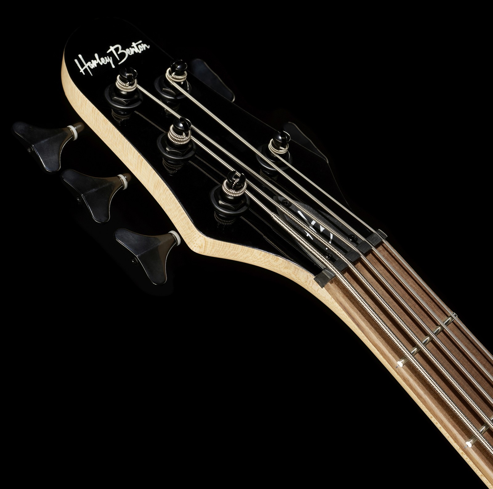 Kopfplatte des Harley Benton B-550 Black Progressive Series E-Bass