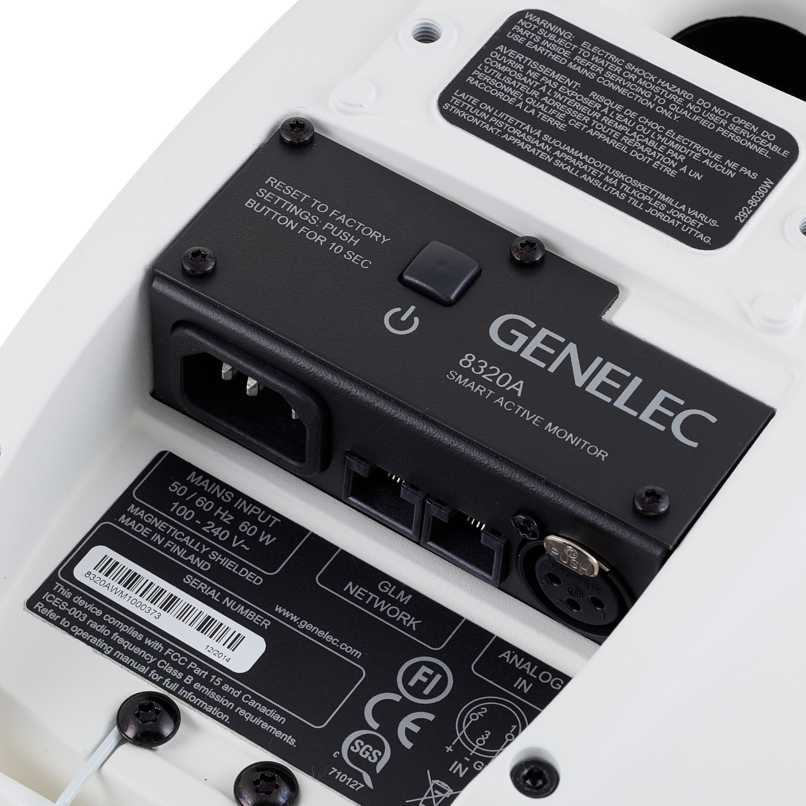 Face arrière de la Genelec 8320AWM avec connectique