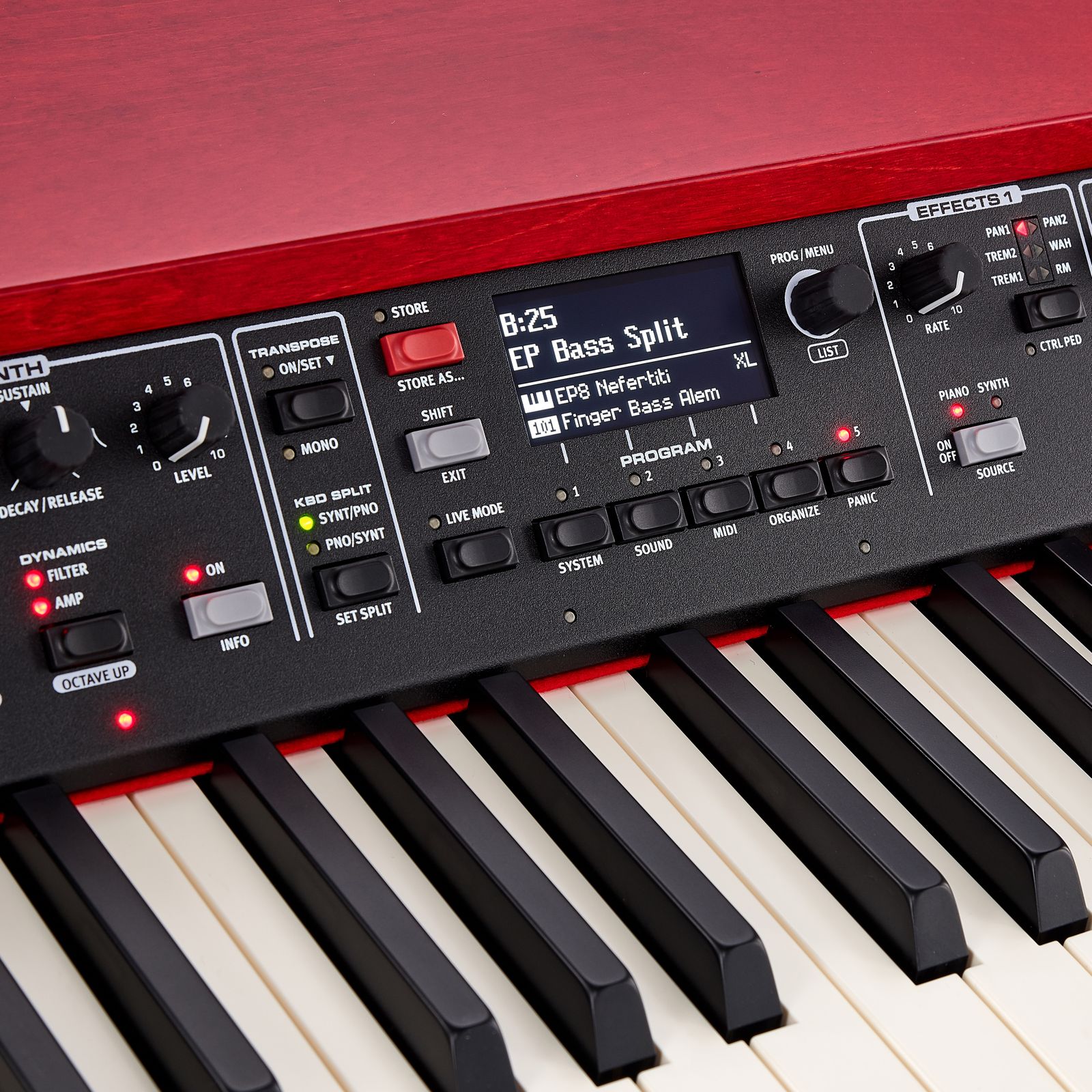 Display des roten Clavia Nord Grand Digitalpianos
